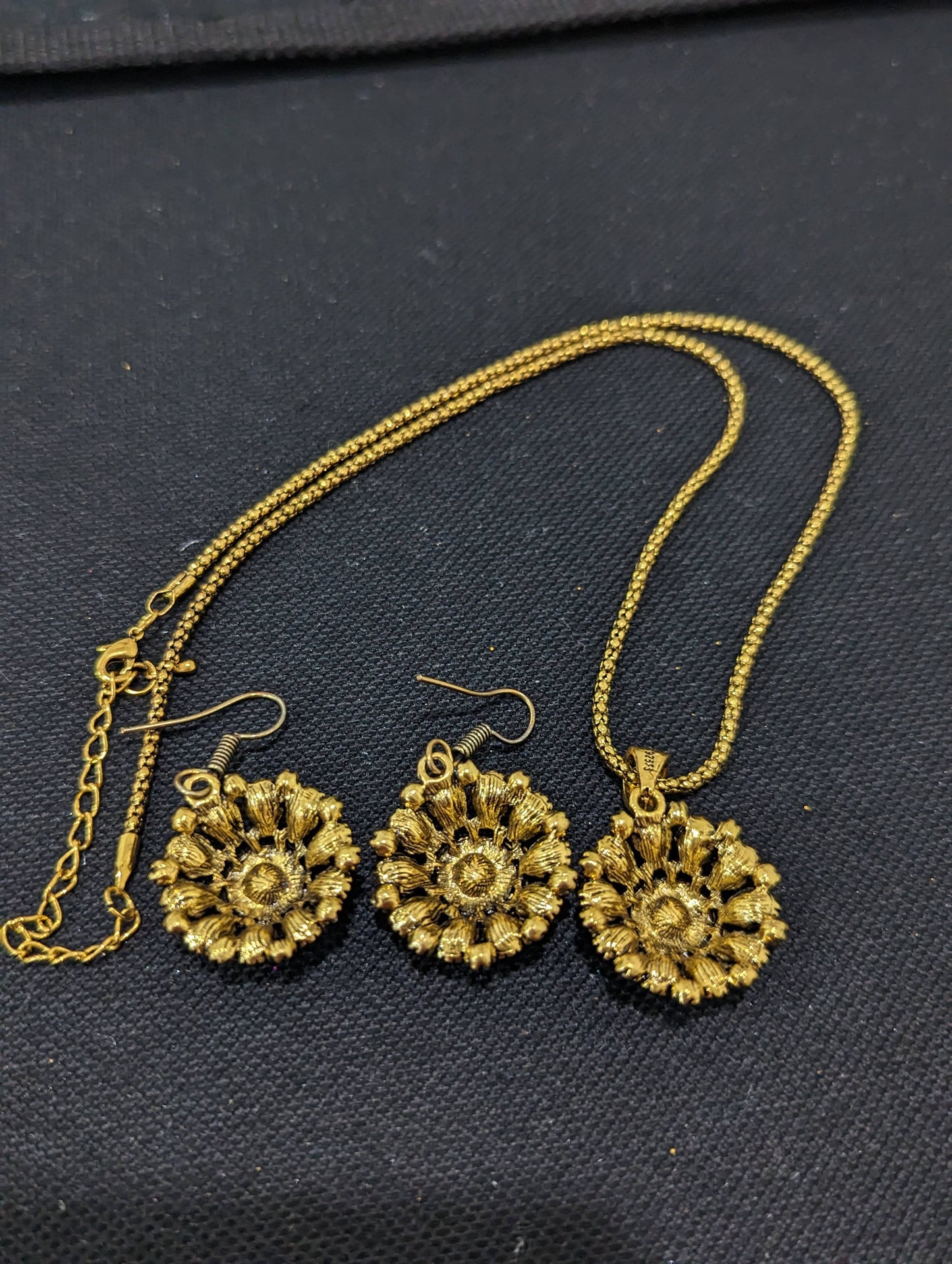 Antique gold plated pendant chain necklace and earring set