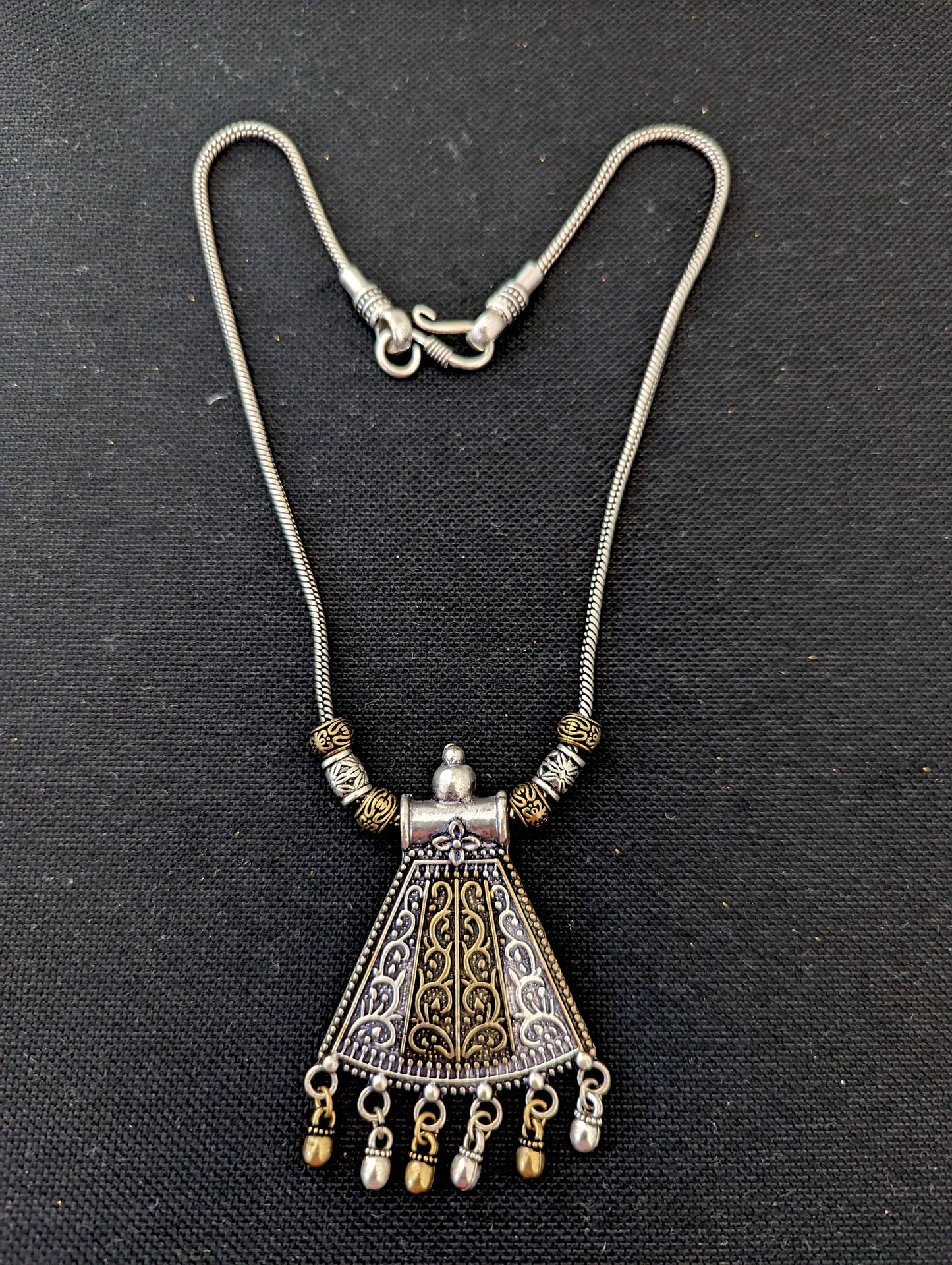 Dual tone antique gold n silver finish pendant chain necklace - Simpliful