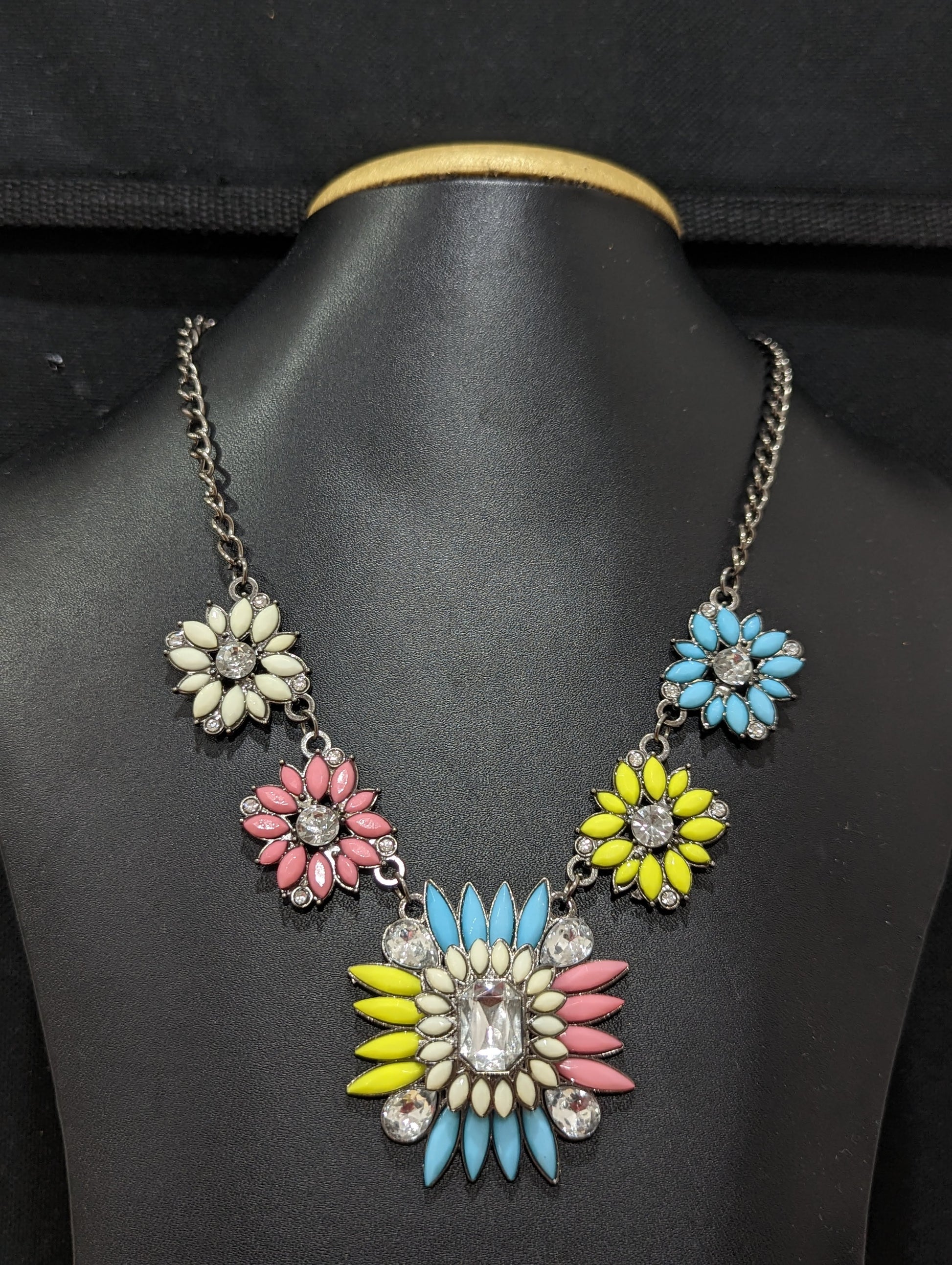 Black plating colorful plastic bead statement necklace - Simpliful