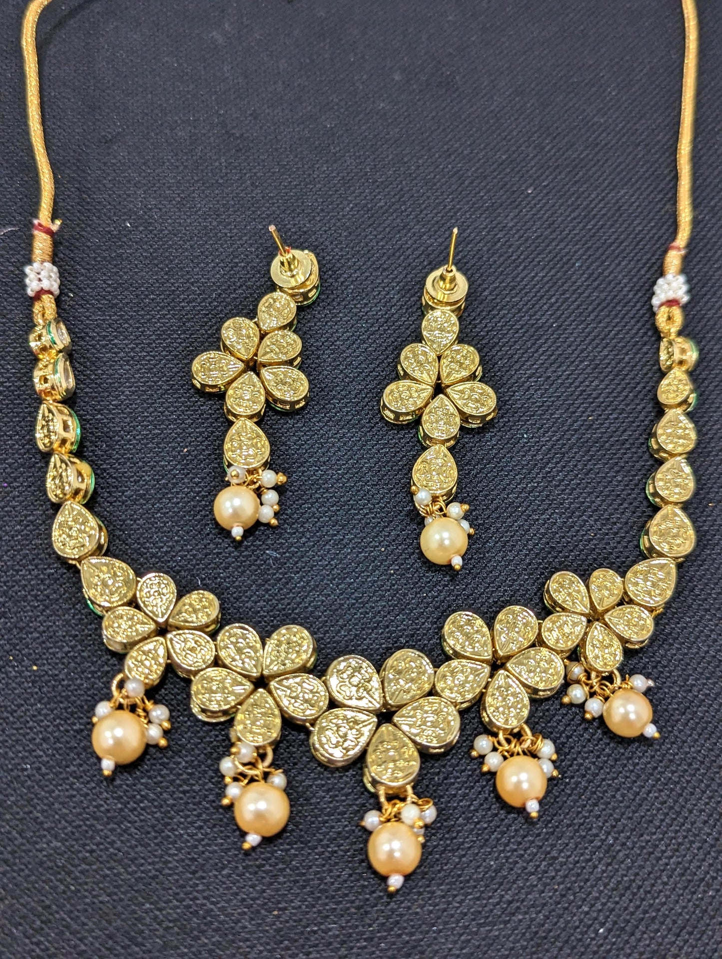 Simple Kundan Choker Set