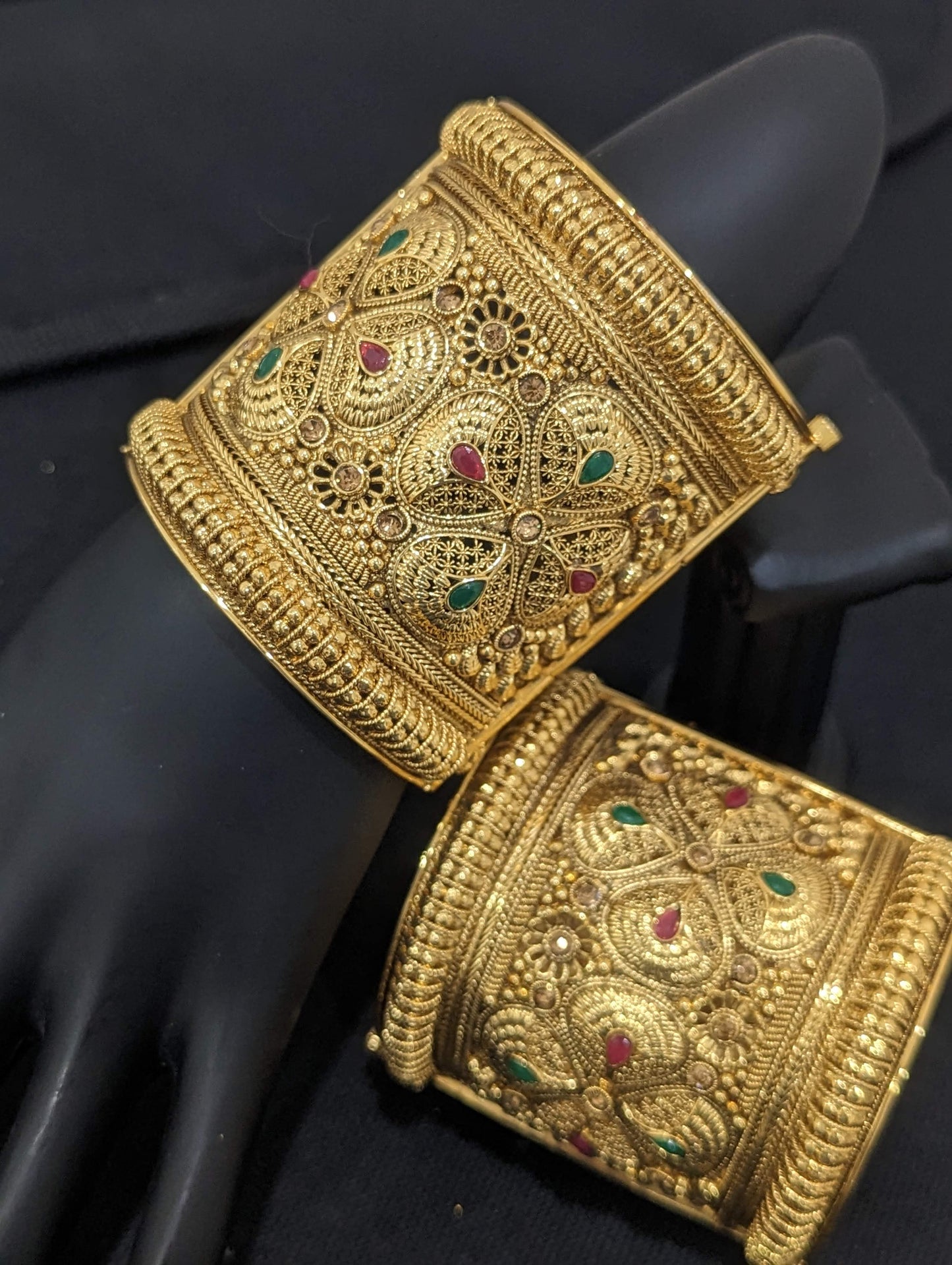 Bold flower design Traditional Broad Openable Bangles