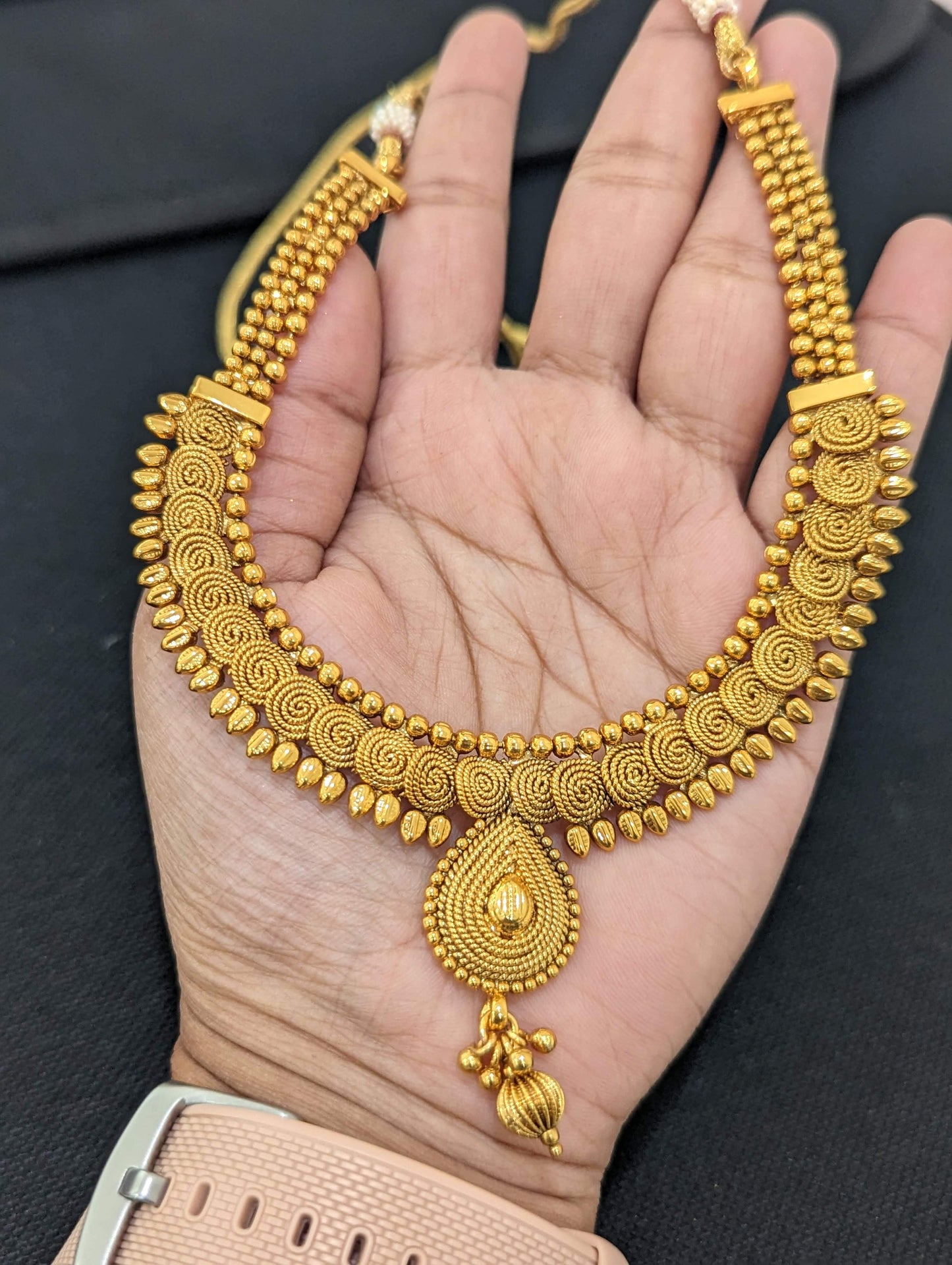 Real gold look alike Choker Necklace and Earrings set - Design 2