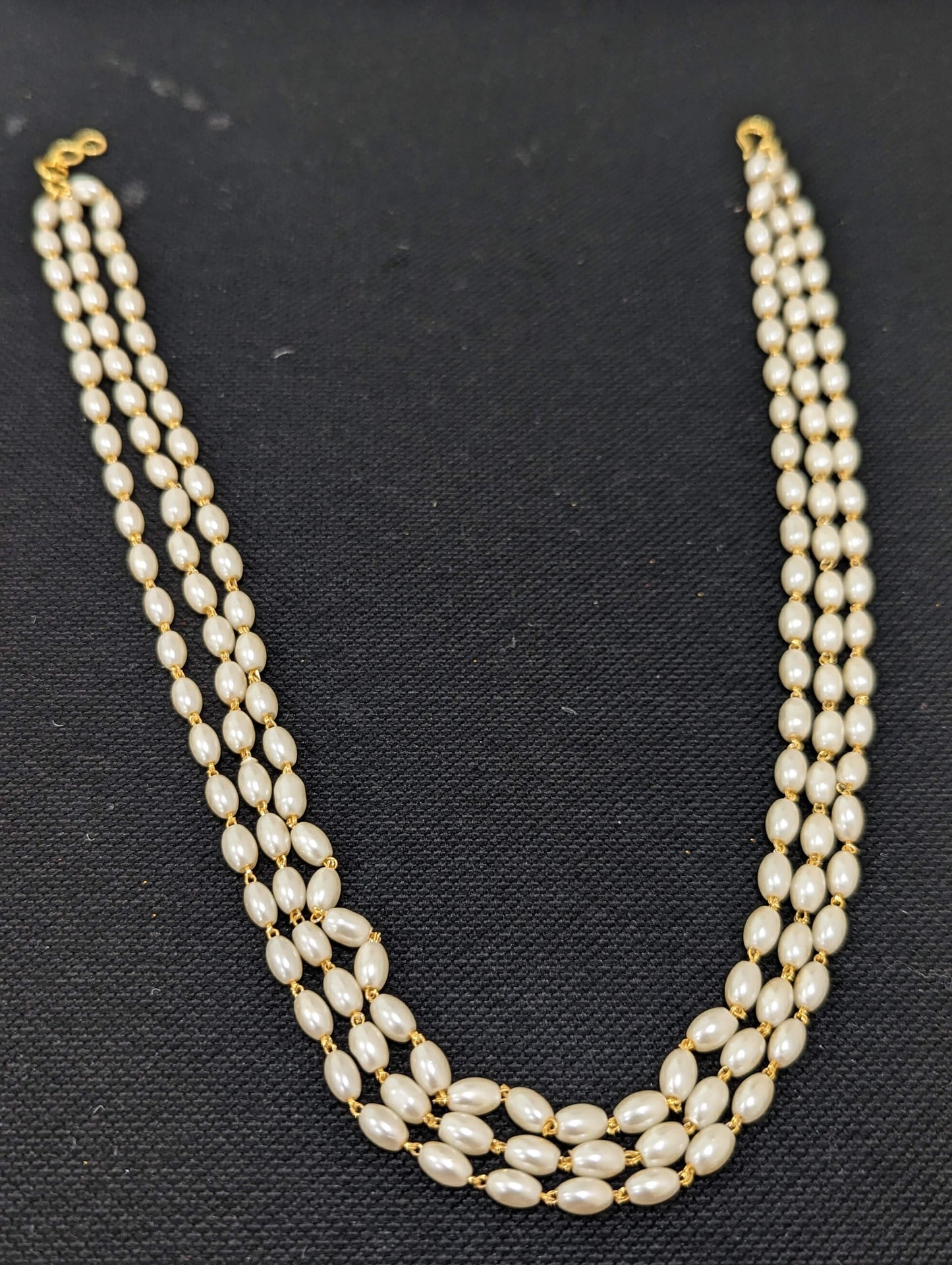 Triple stranded pearl chain Necklace