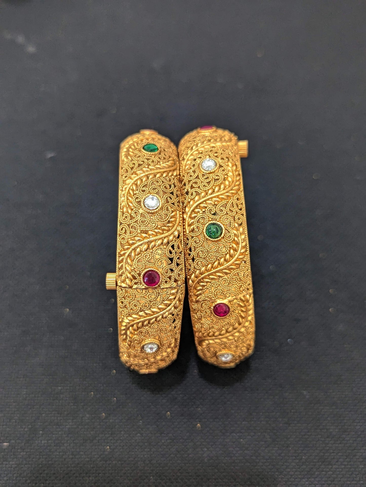 Swirl matte gold broad bangles