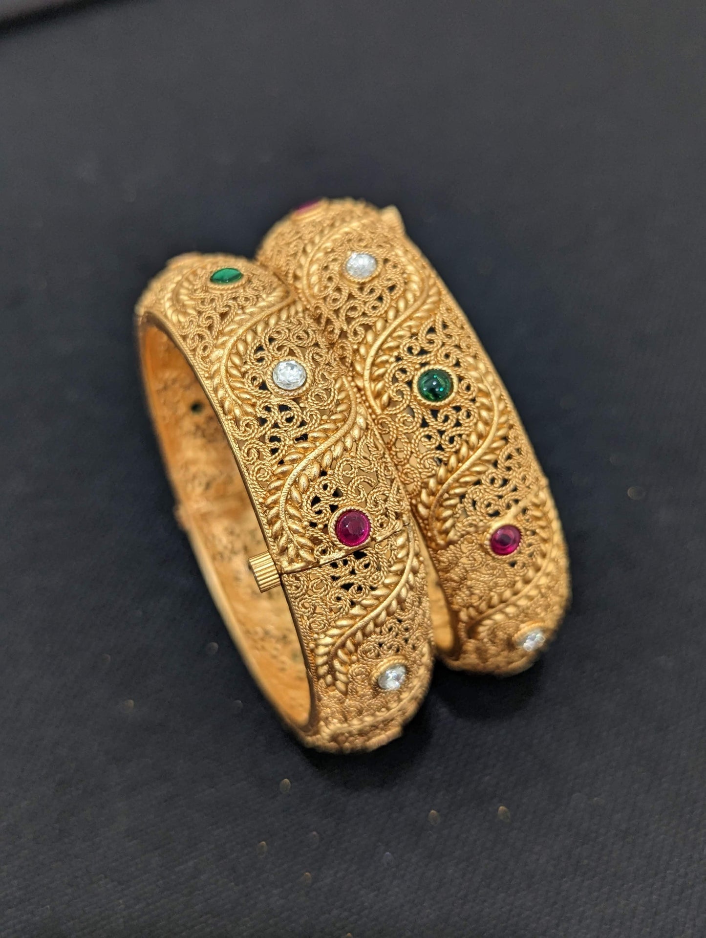 Swirl matte gold broad bangles