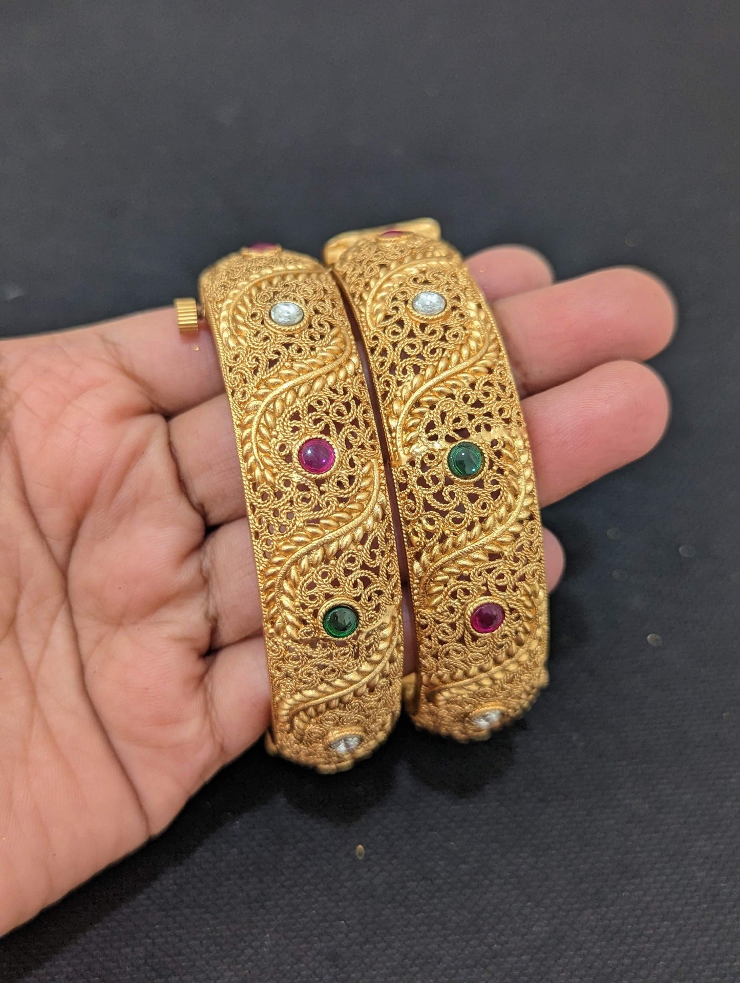 Swirl matte gold broad bangles