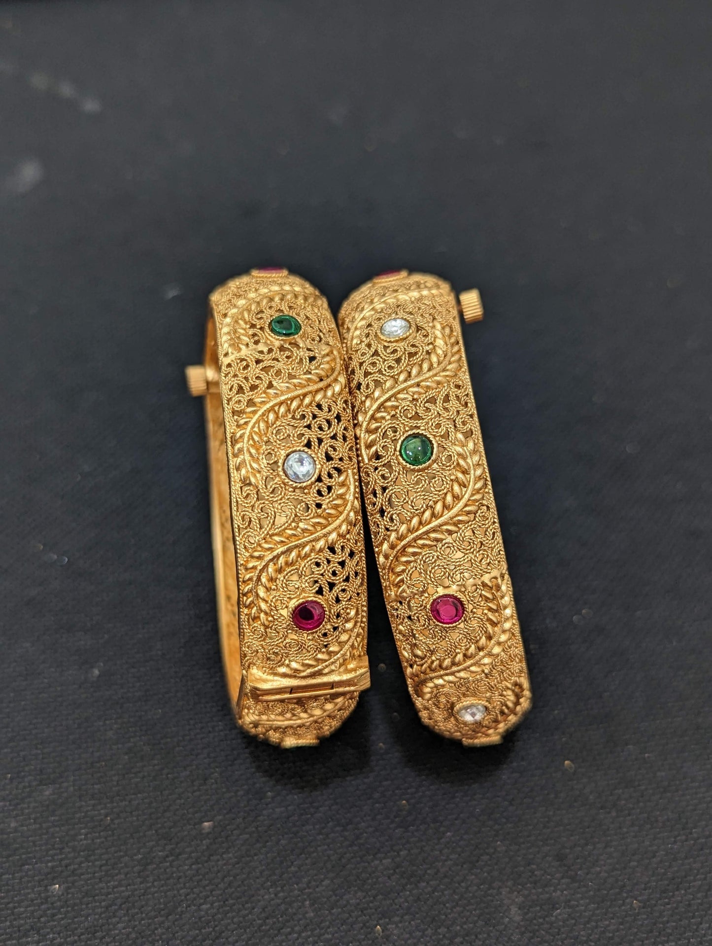 Swirl matte gold broad bangles