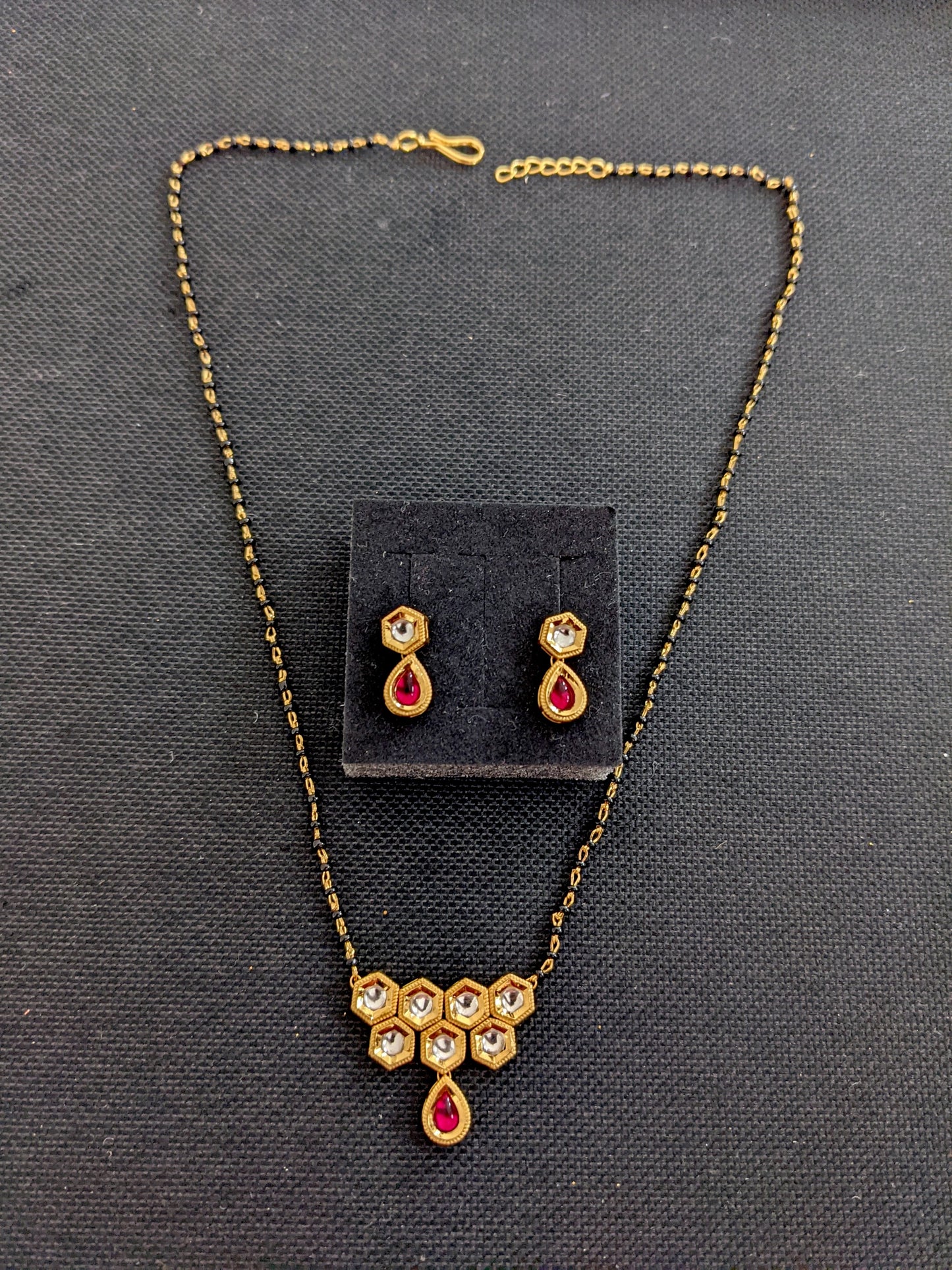 Mangalsutra - Kundan Pendant and Earrings set - Single strand chain - Design 1