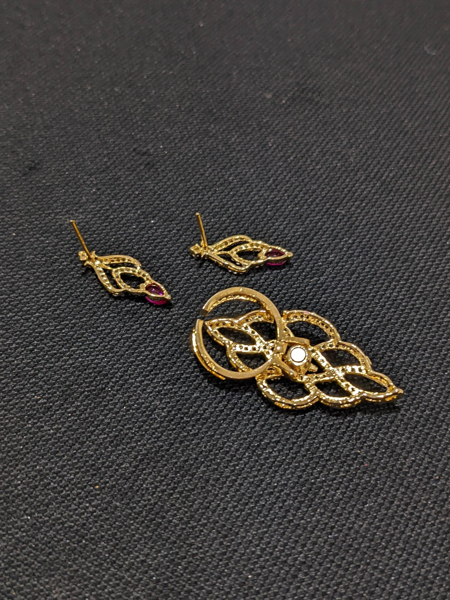 Elongated Teardrop design Pendant and Stud Earrings Set