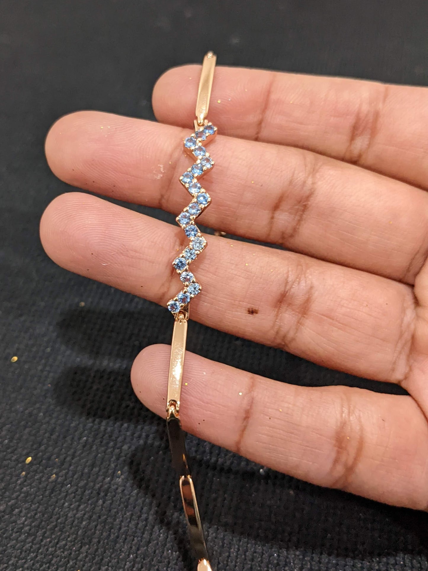 Rose gold finish zig zag Bracelet - Simpliful