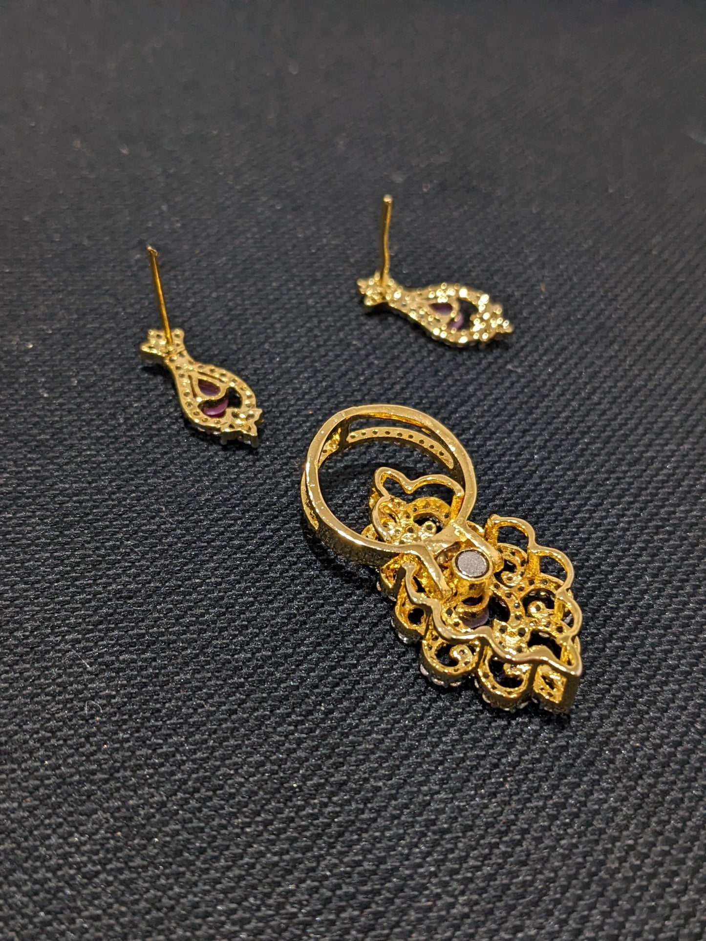 Curly Teardrop design Pendant and Stud Earrings Set