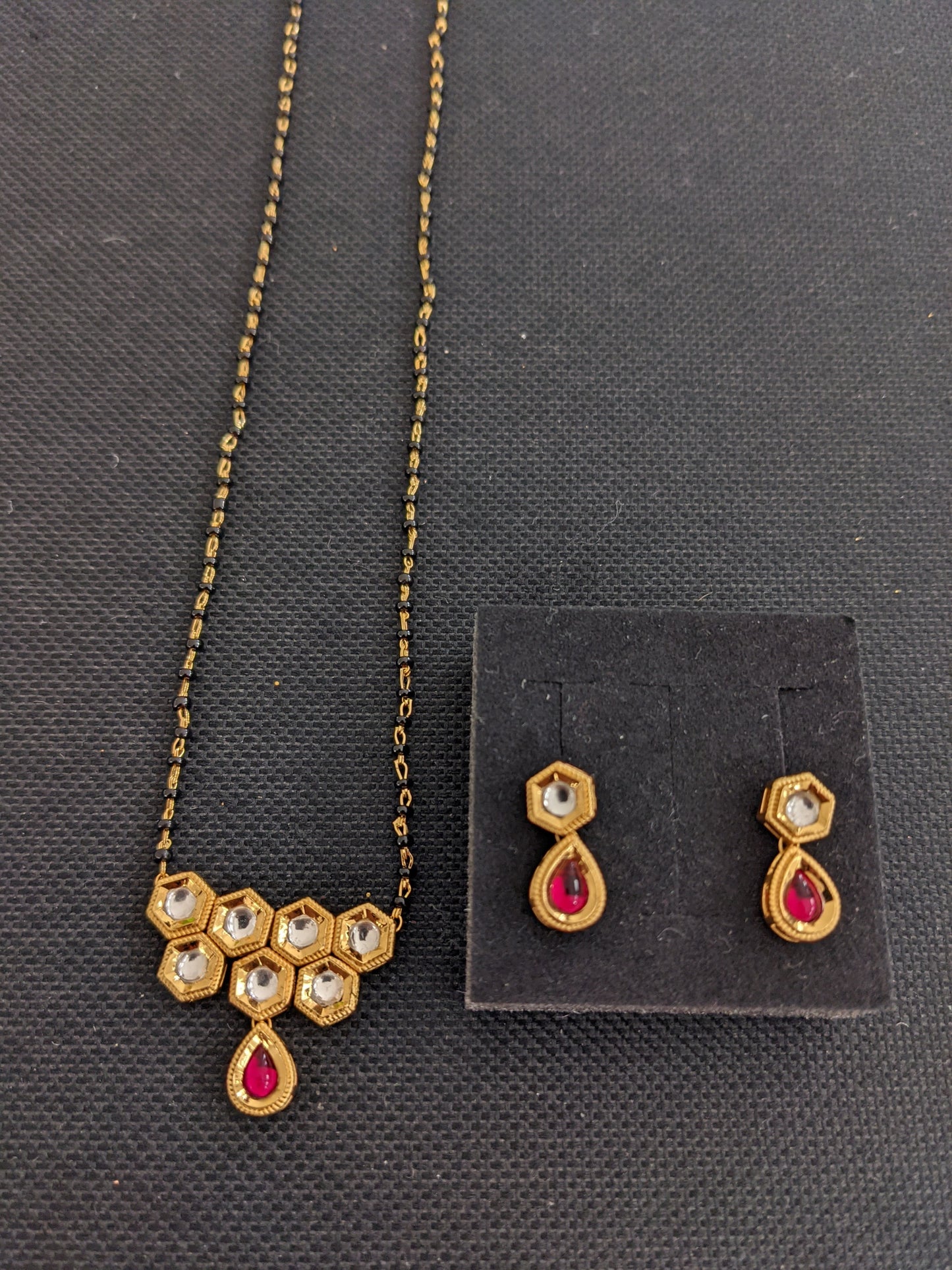 Mangalsutra - Kundan Pendant and Earrings set - Single strand chain - Design 1