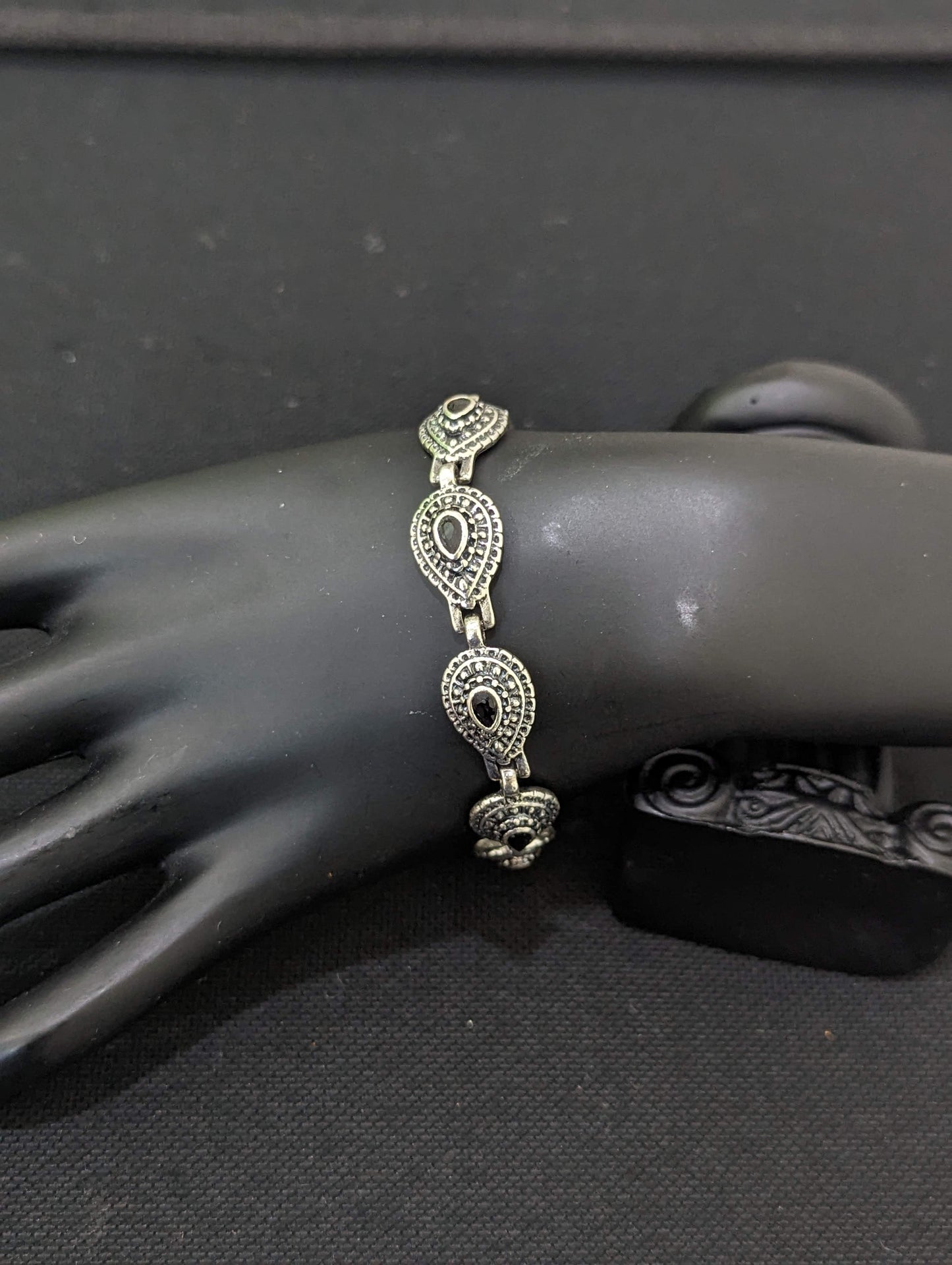 Antique Silver tear drop Bracelet - Simpliful