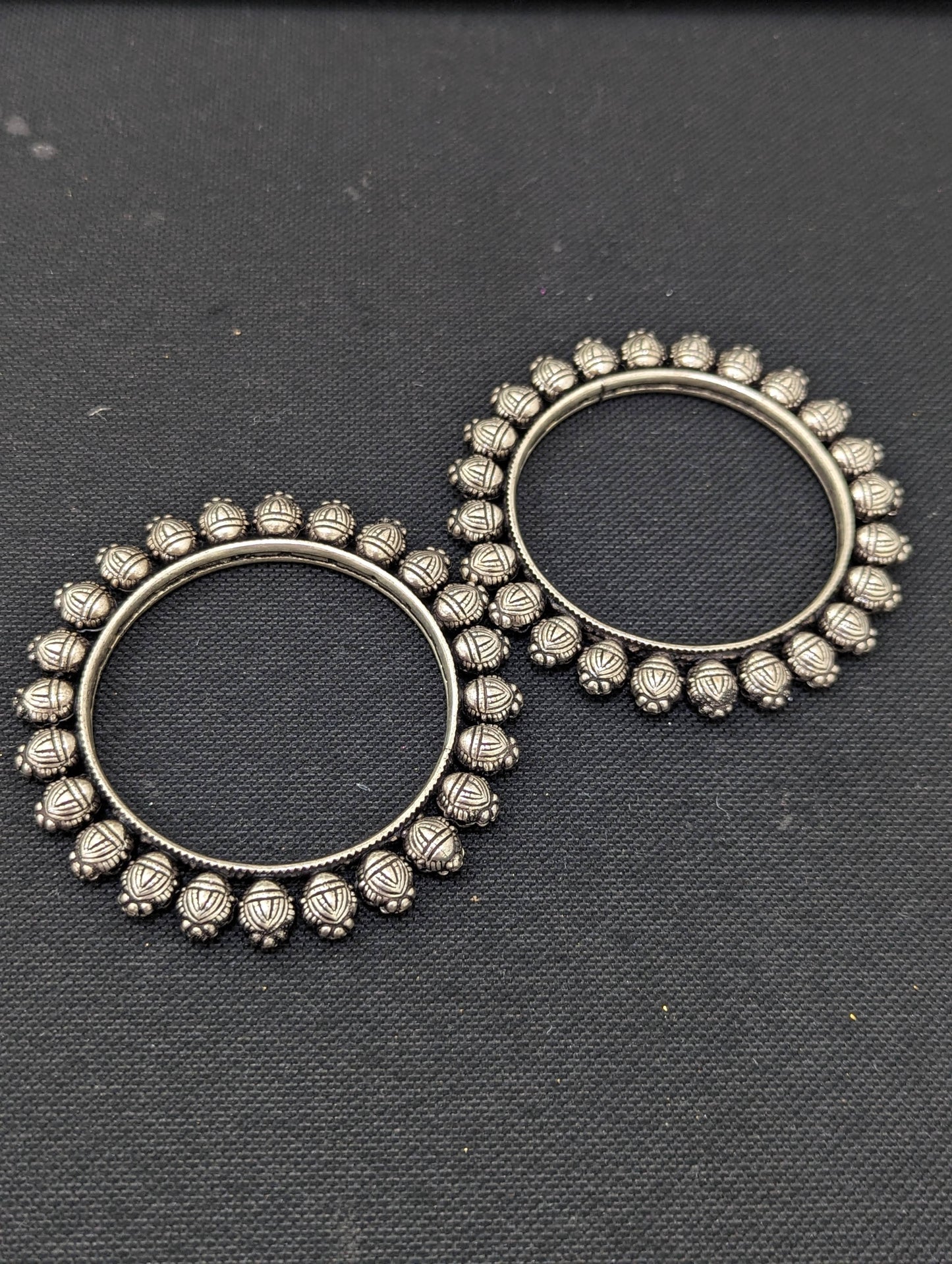 Oxidized silver pair bangles - Triangle design