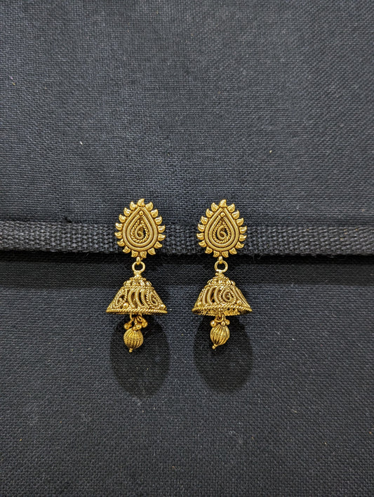 Gold plated Jhumka earrings - D2