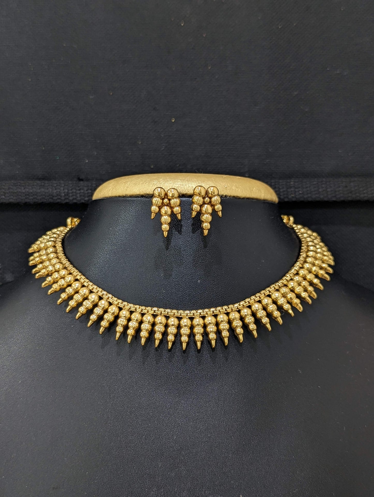 Spike design Choker necklace and Stud Earrings set