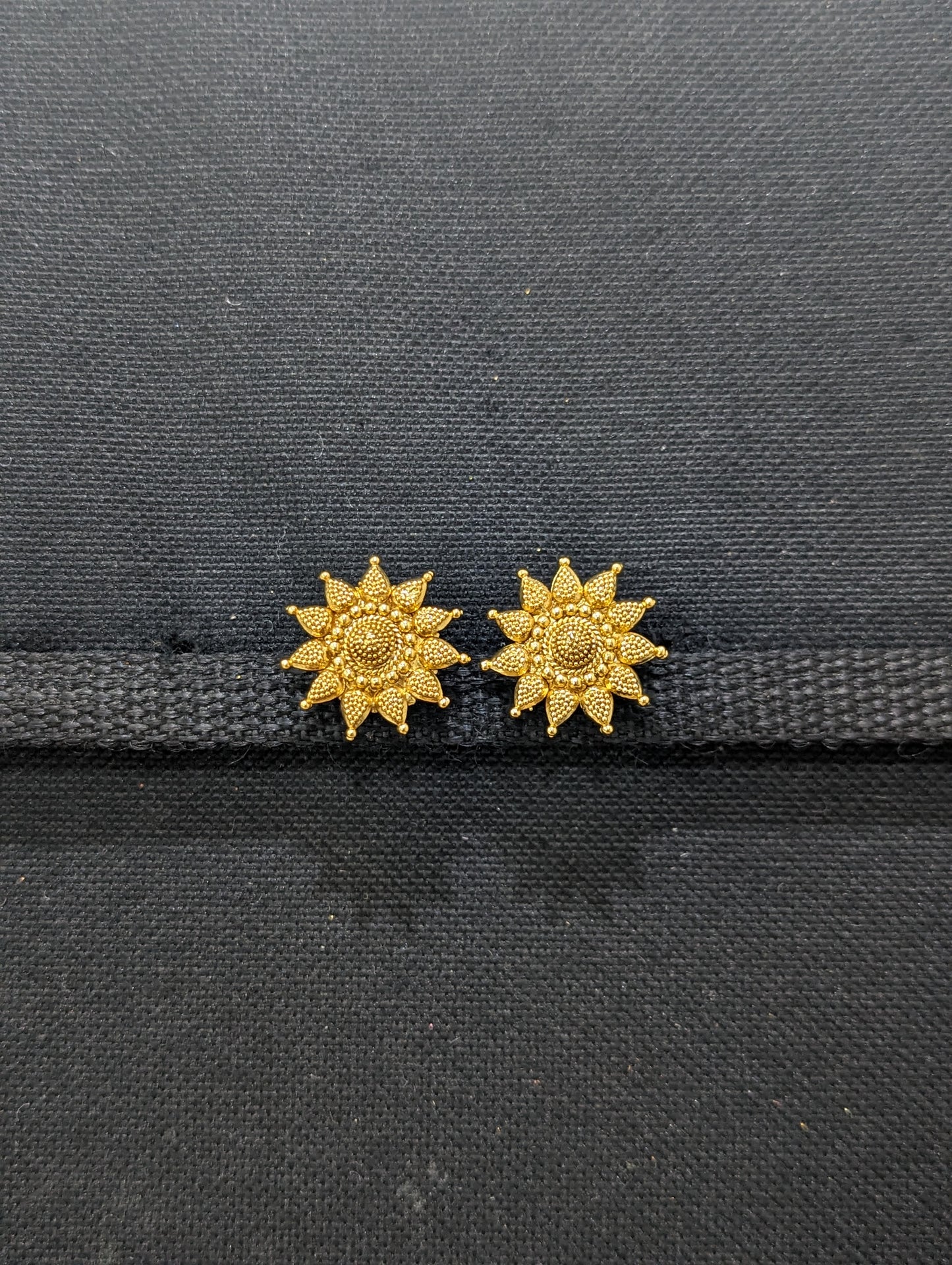 Gold plated Round Star stud Earrings
