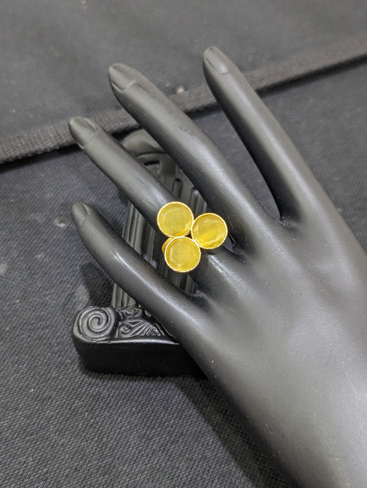 Yellow resin stone adjustable Finger rings