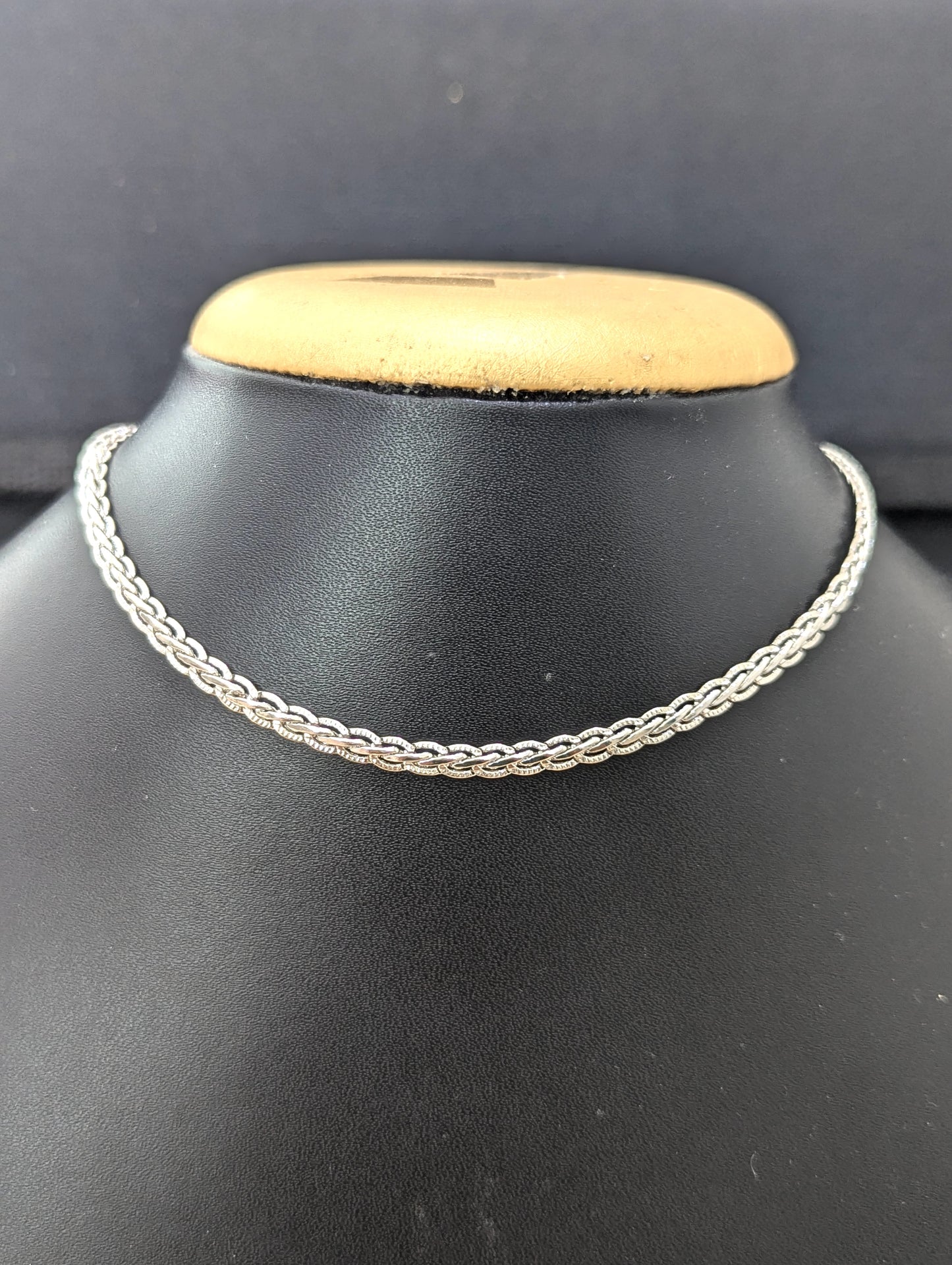 Bright silver Choker Necklace