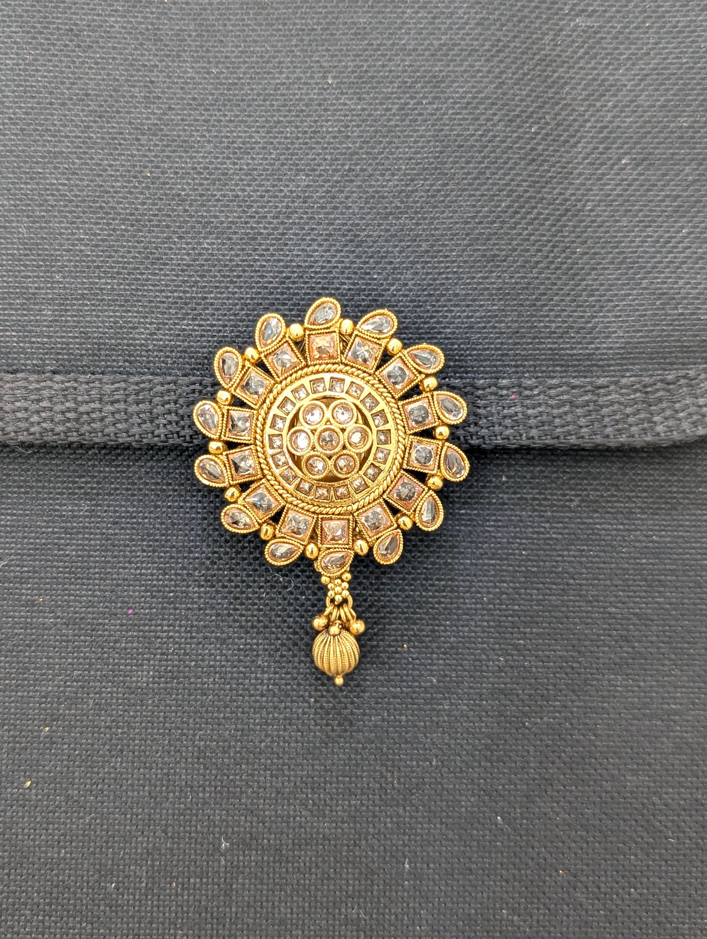 Grand Gold plated Round design Polki Saree Brooch