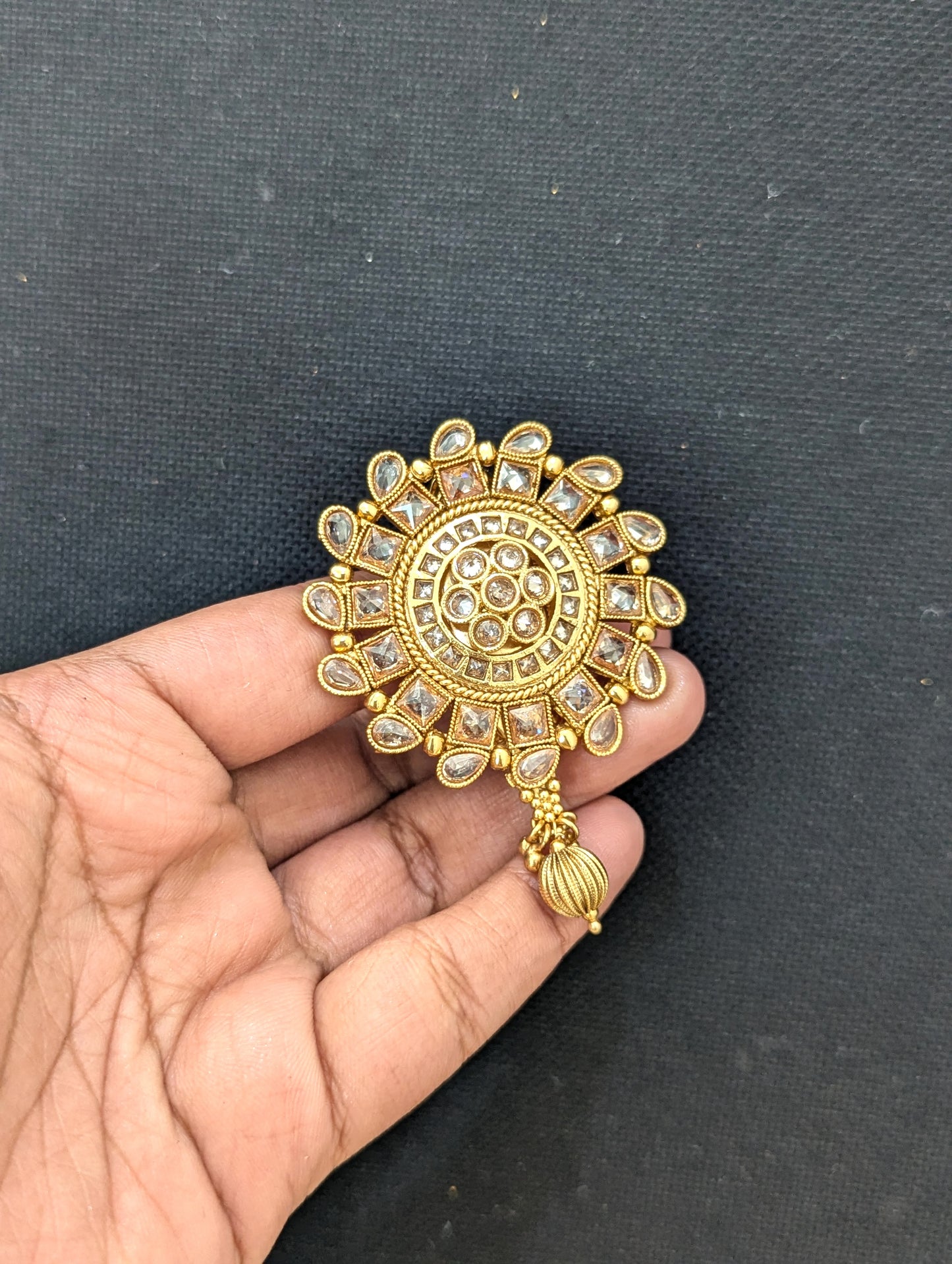 Grand Gold plated Round design Polki Saree Brooch