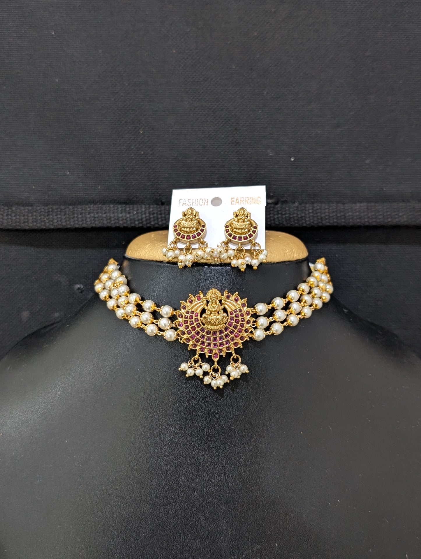 Pearl strand Mini Choker Stud Set
