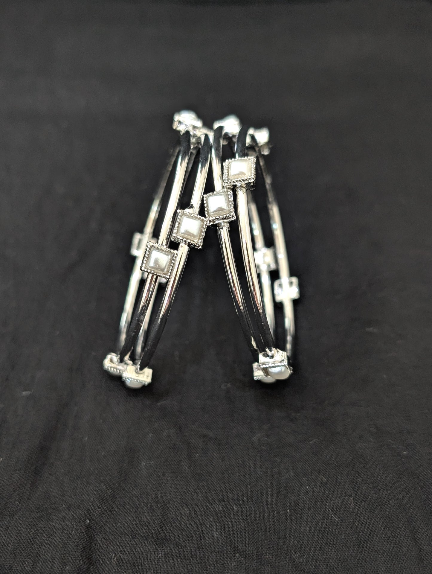 Bright Silver plated - Set of 4 bangles - Square design