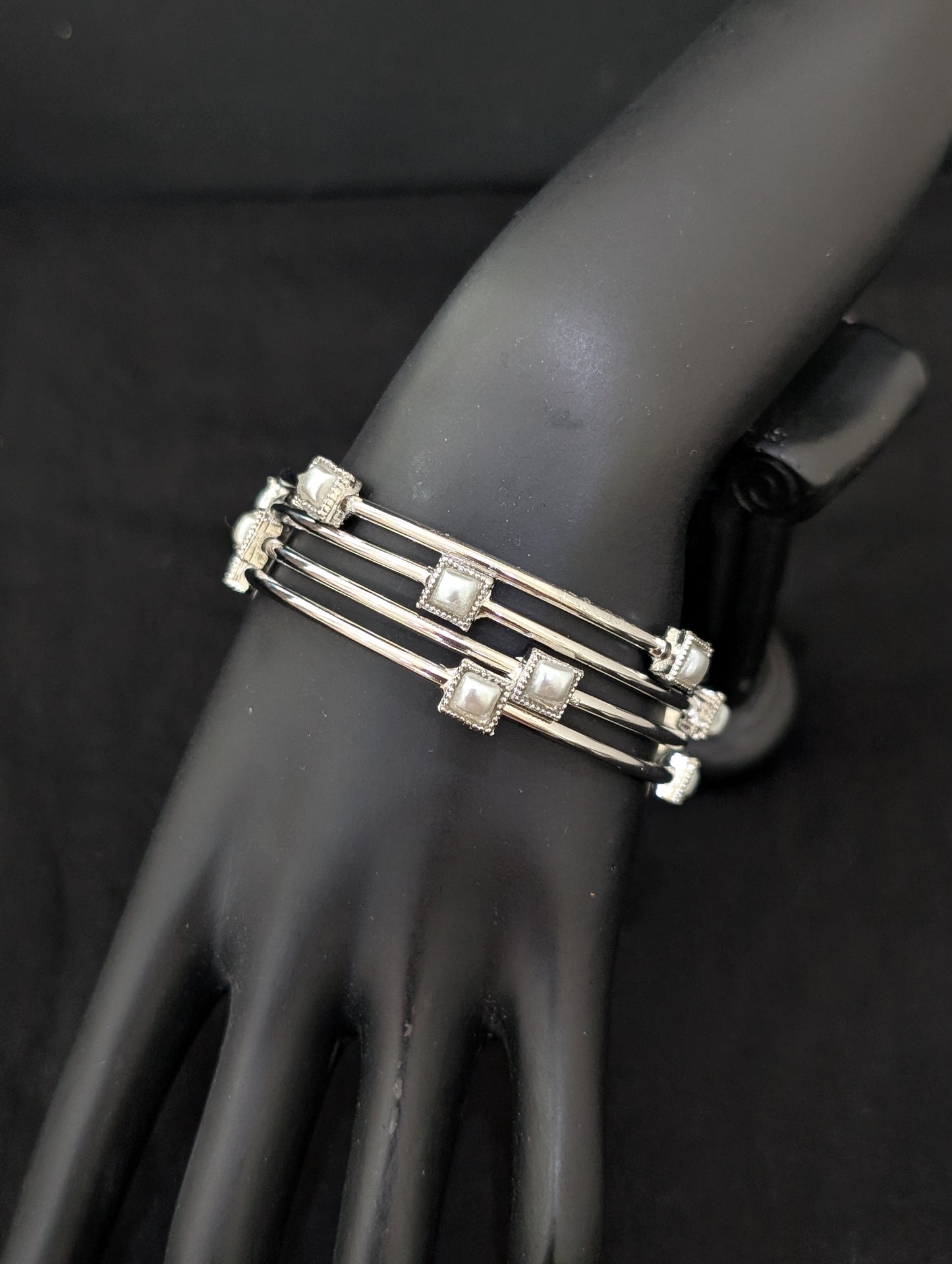 Bright Silver plated - Set of 4 bangles - Square design