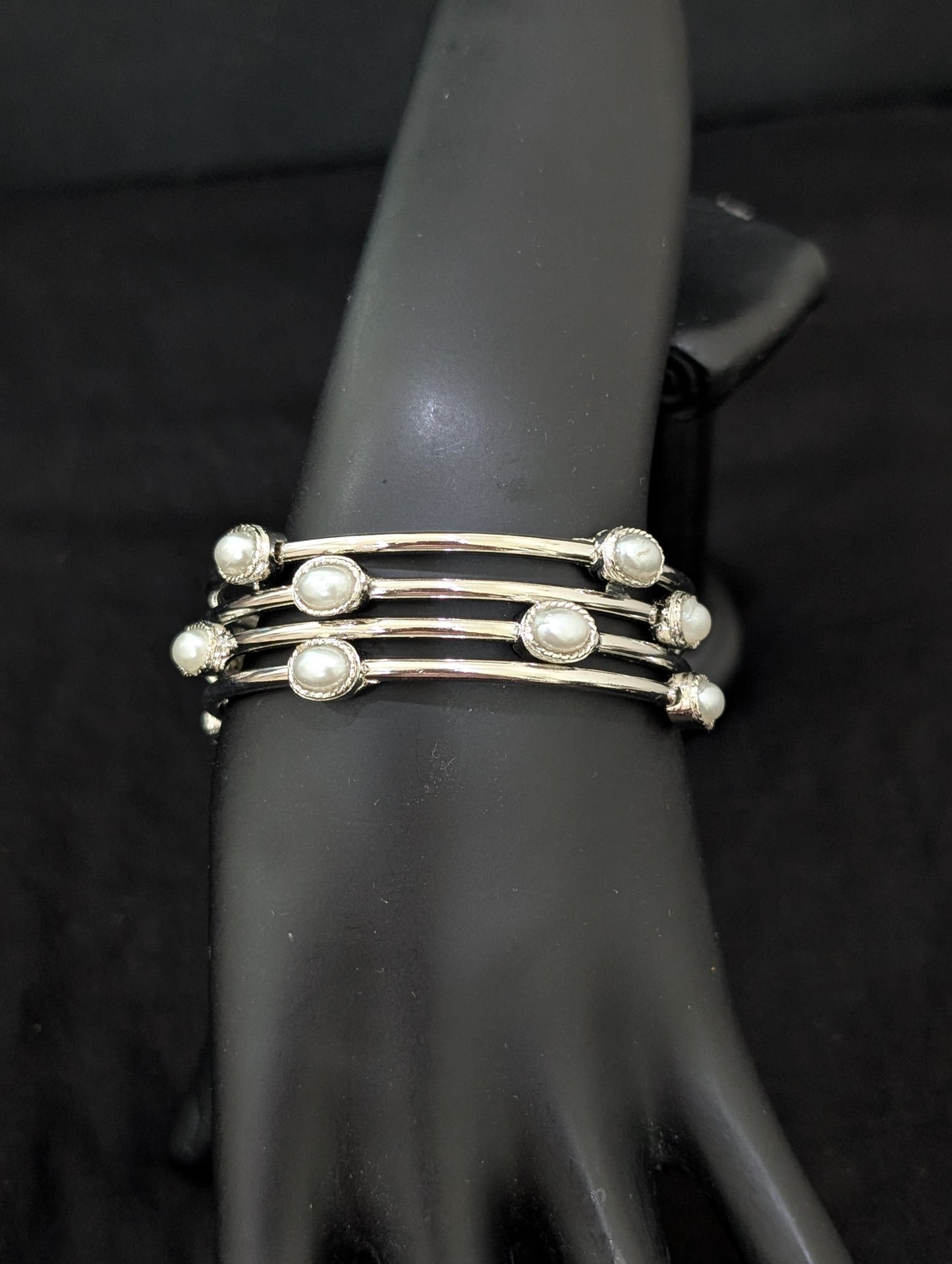 Bright Silver plated - Set of 4 bangles - Oval design