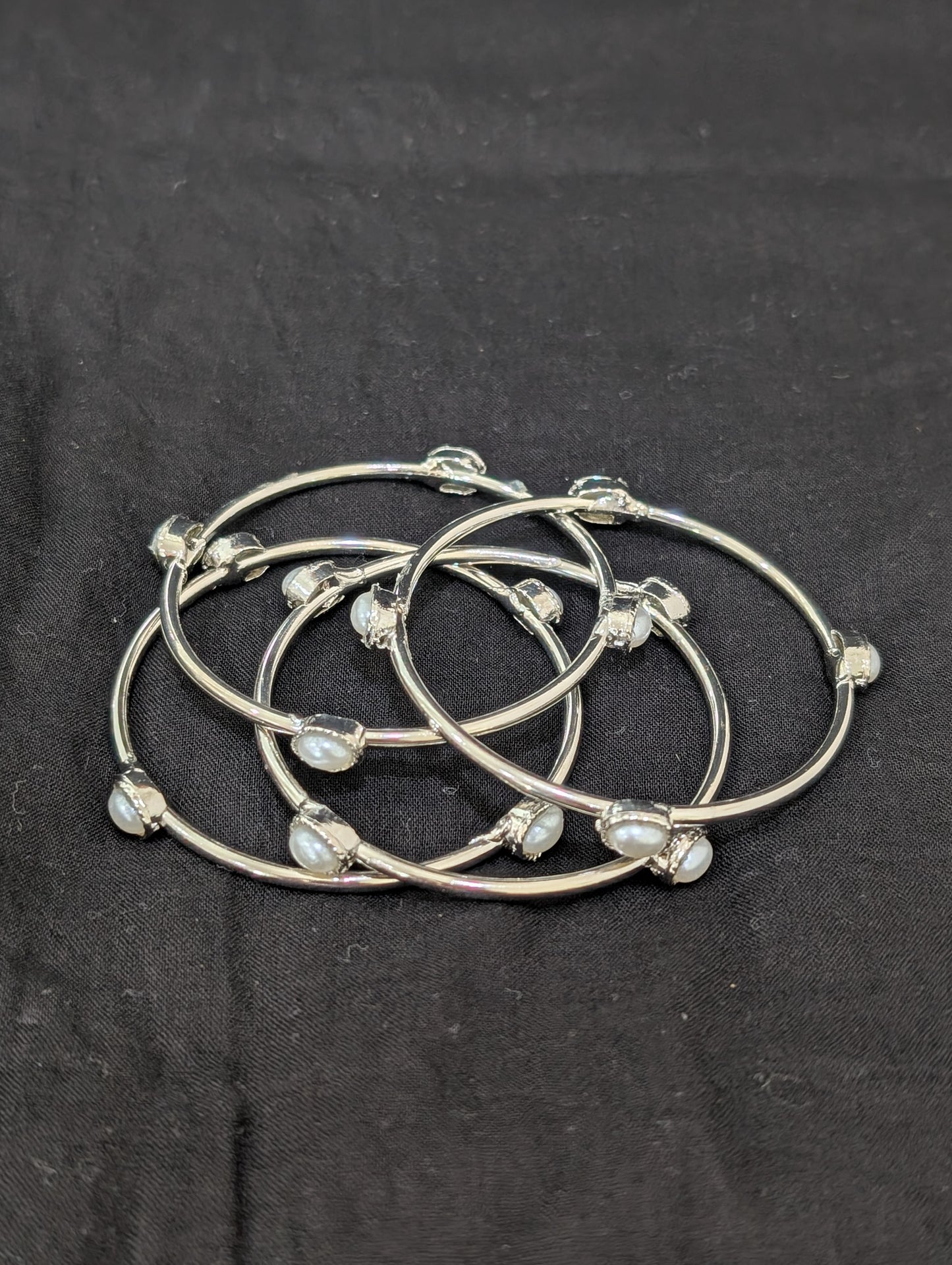 Bright Silver plated - Set of 4 bangles - Oval design