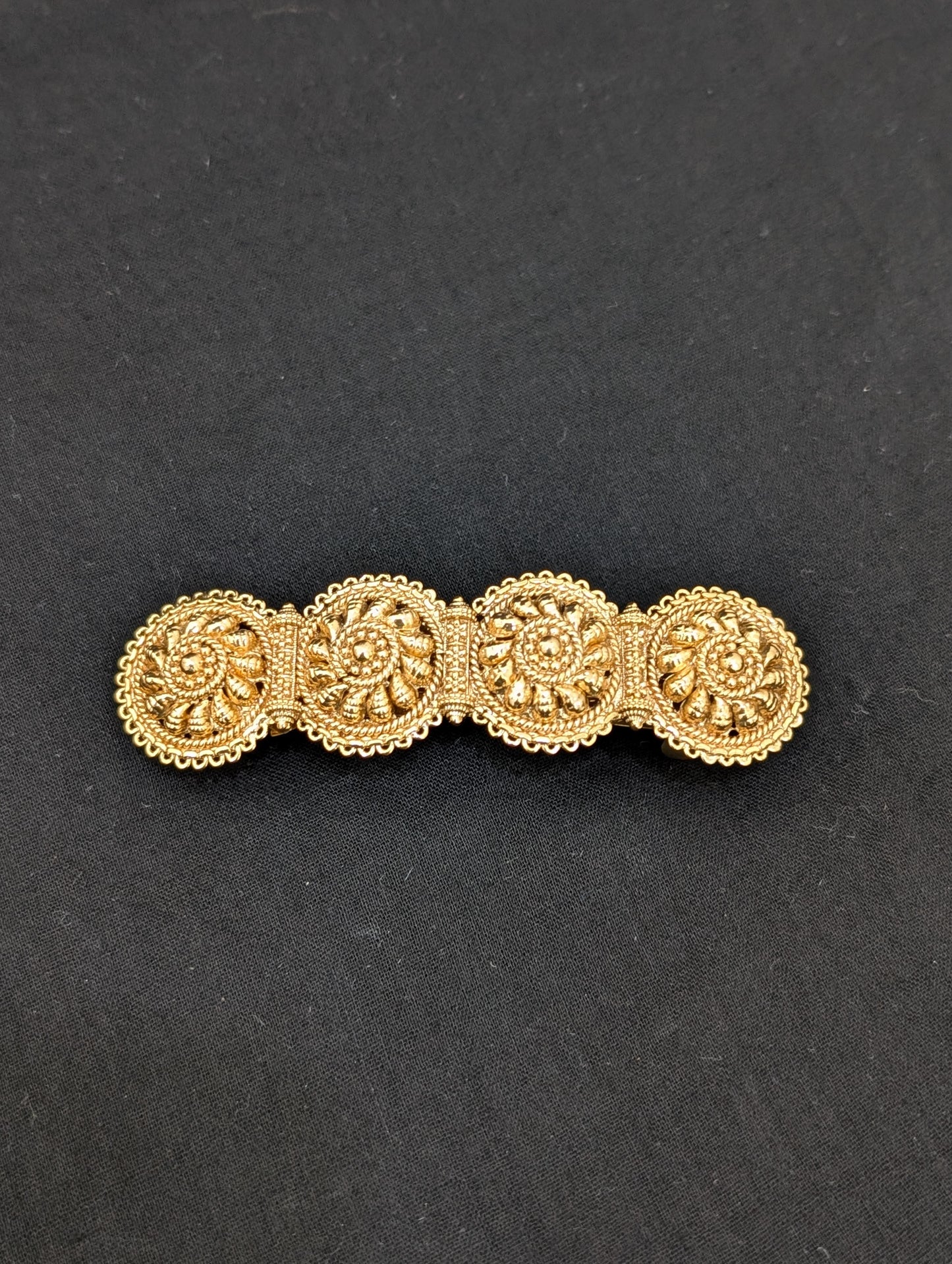 4 Round Flower design gold plated medium hair clip