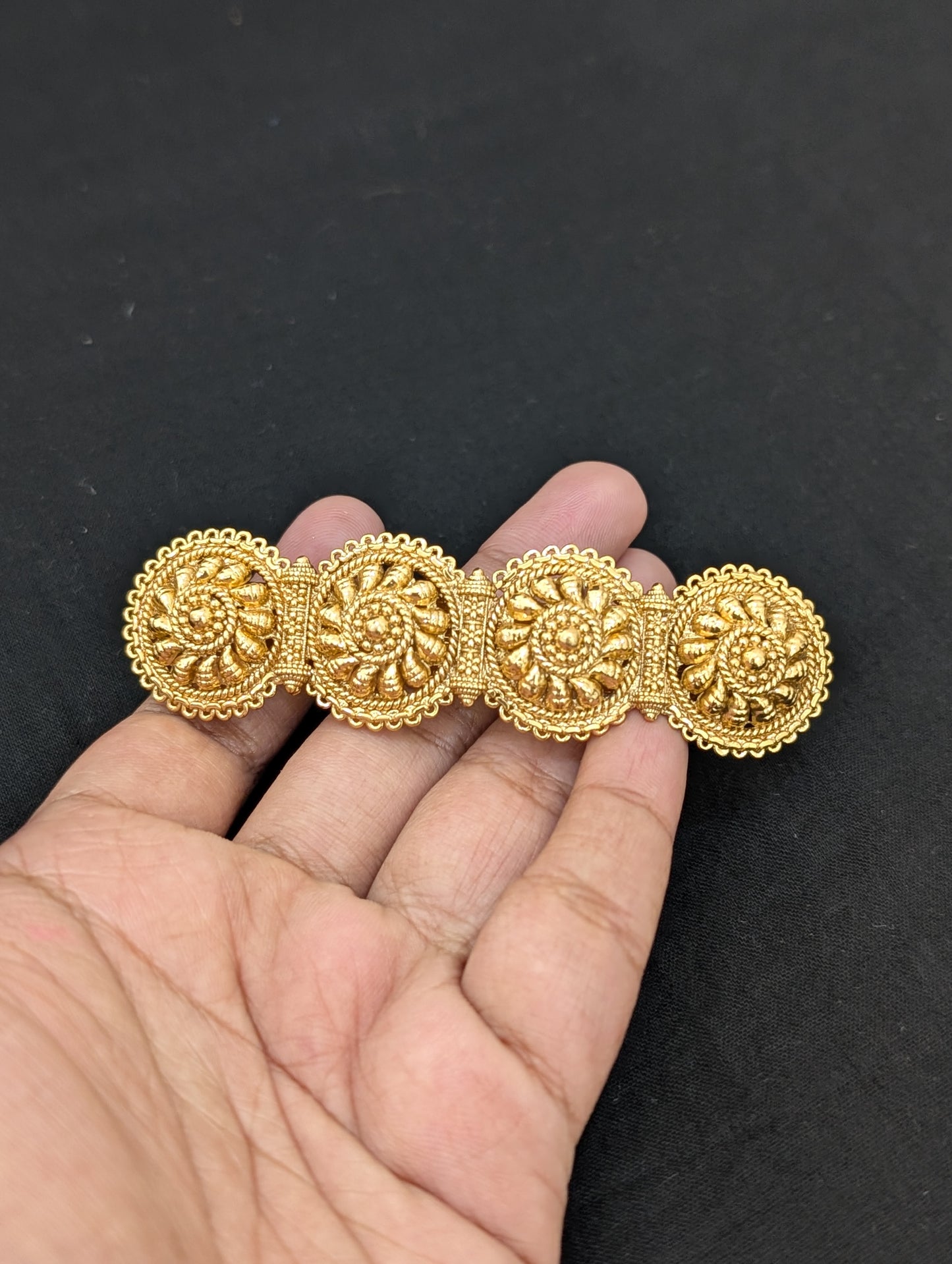 4 Round Flower design gold plated medium hair clip