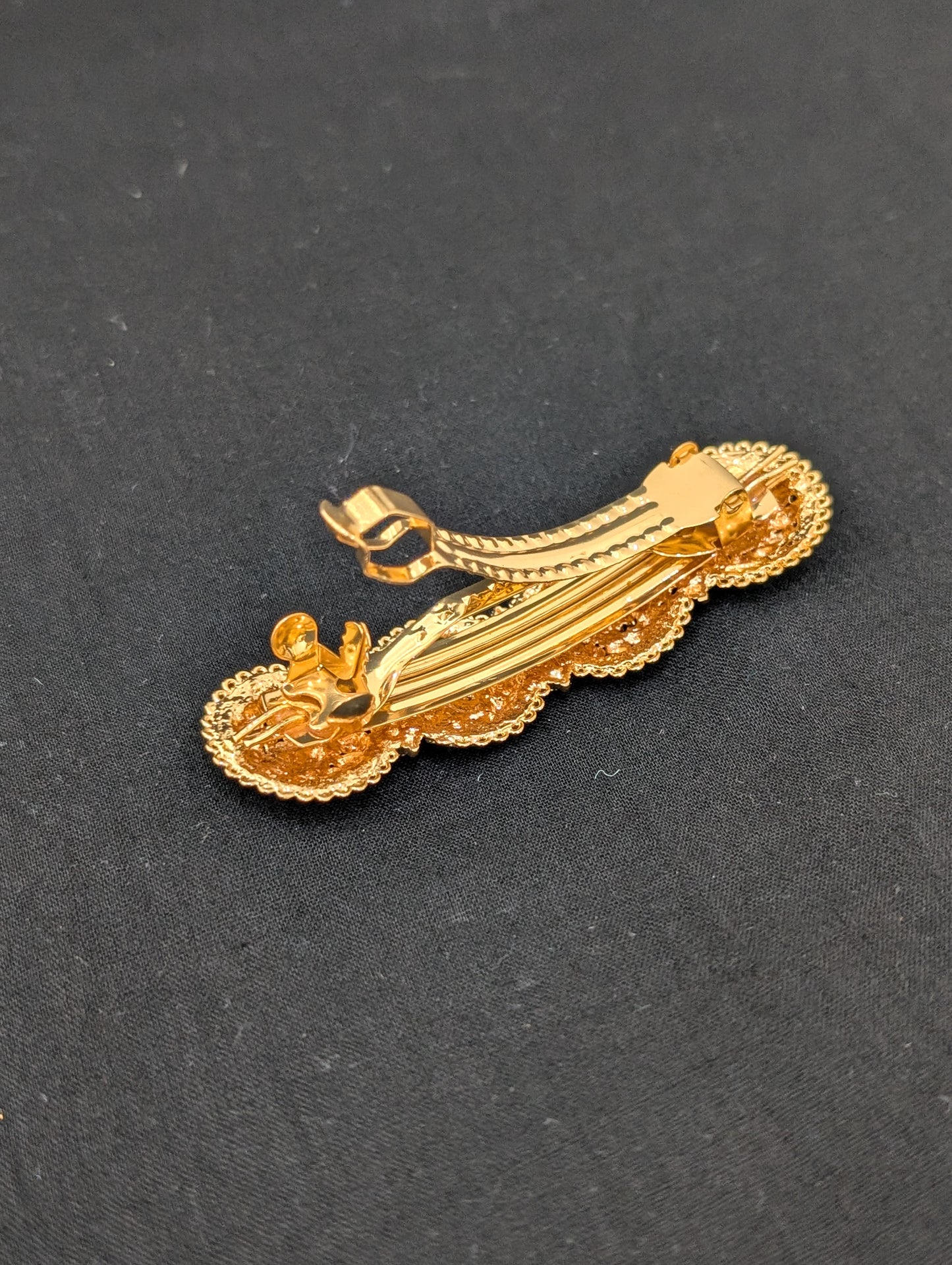 4 Round Flower design gold plated medium hair clip