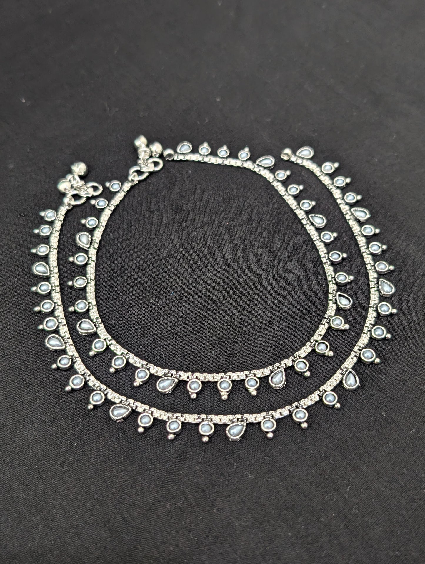 Kemp stone Bright Silver plated Anklets