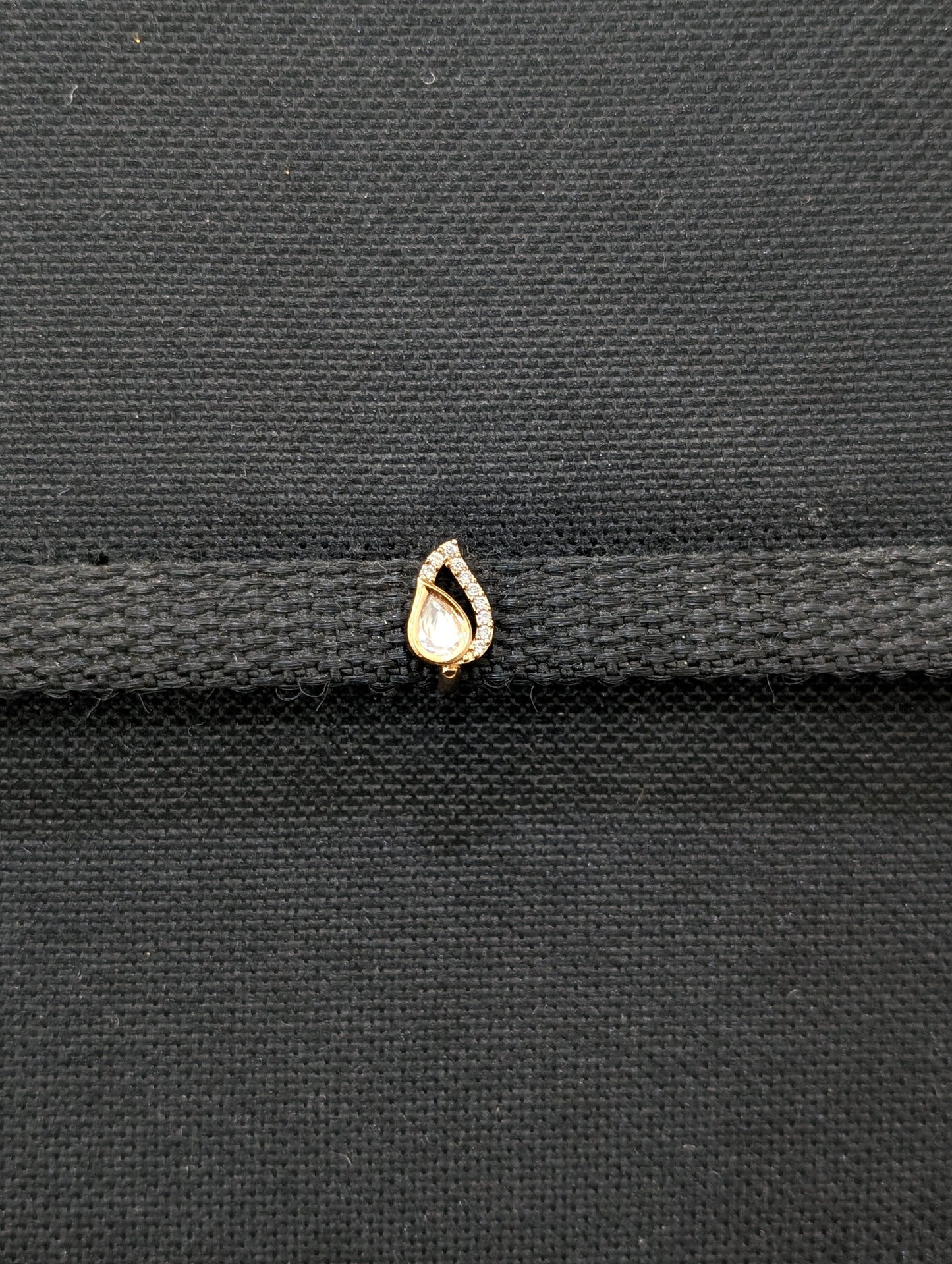 Teardrop design Kundan Nose Pin