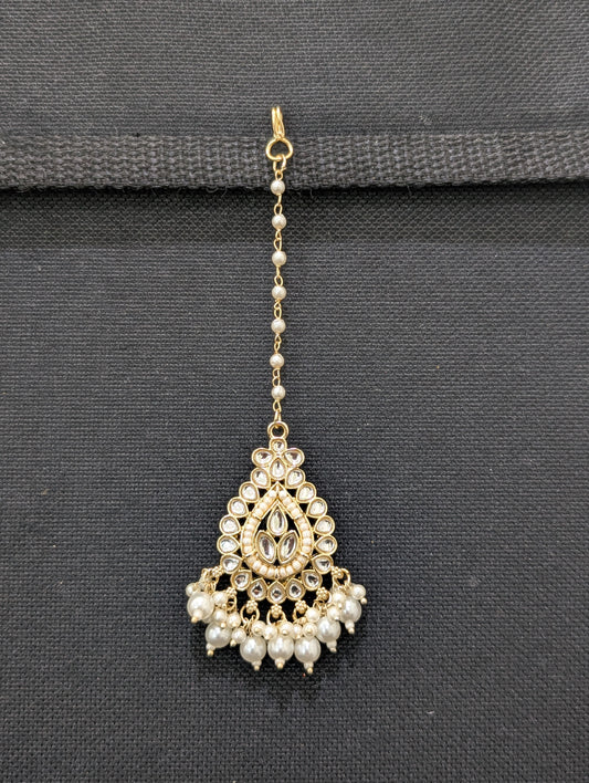 Teardrop Chandbali Glass Kundan Maang Tikka