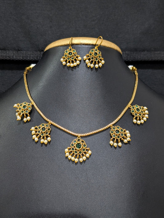 Minimalistic Green Kemp Choker Necklace set