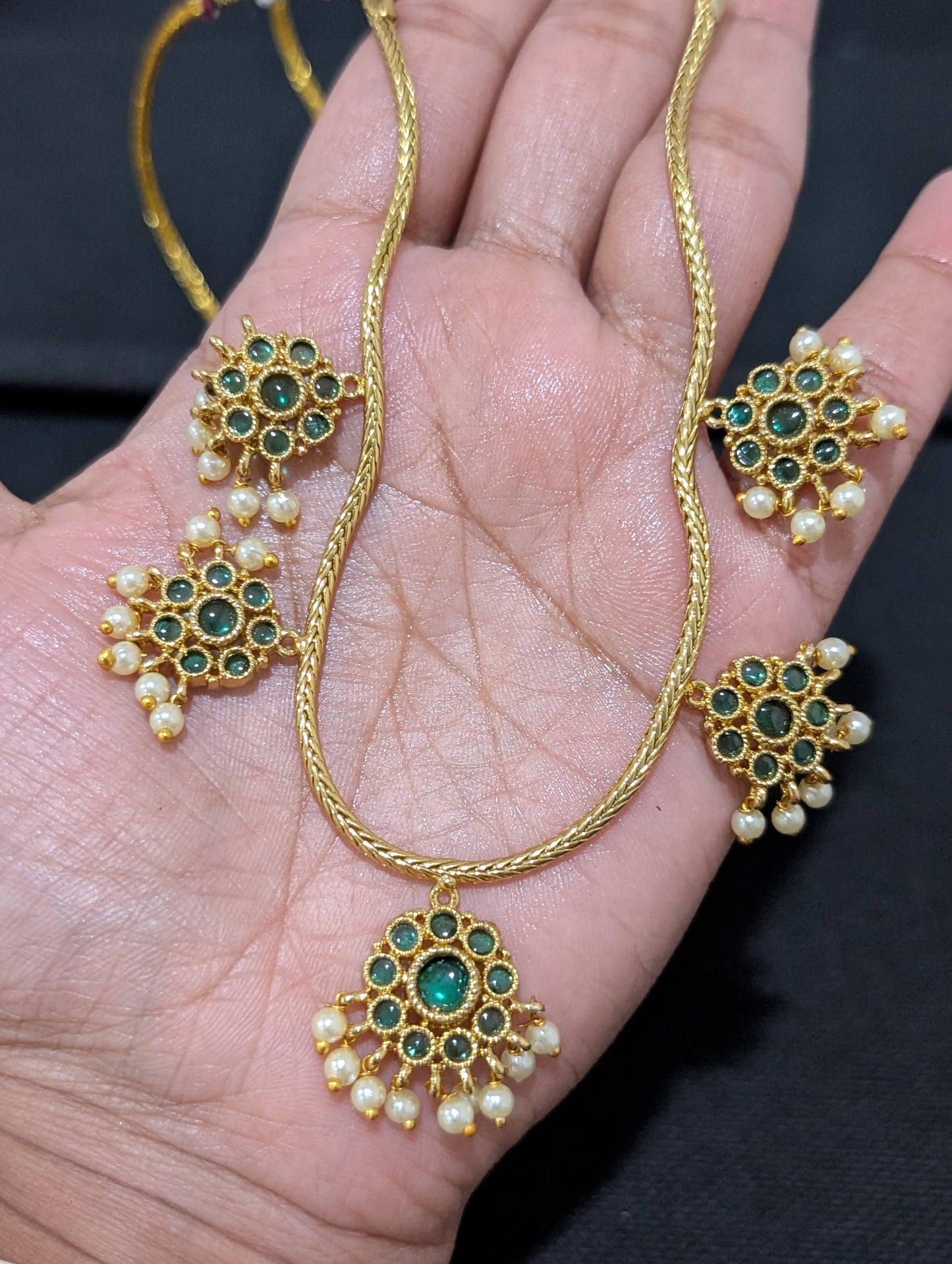 Minimalistic Green Kemp Choker Necklace set