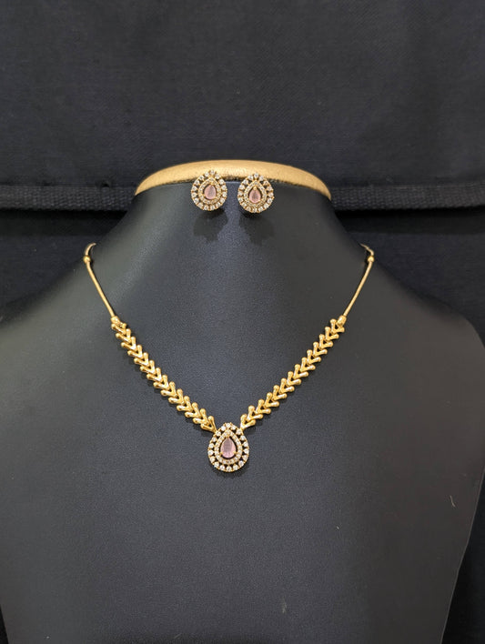 Minimalistic Teardrop Pendnat Choker Necklace set