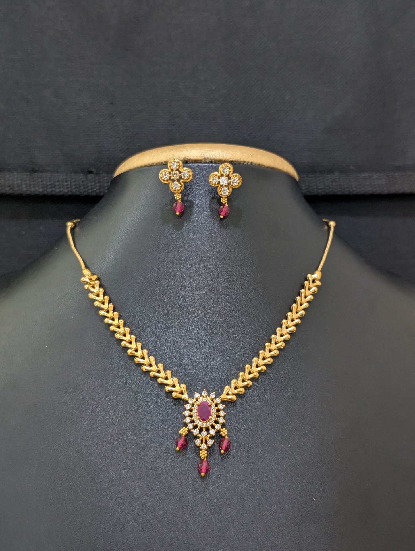 Minimalistic Oval Pendant Choker Necklace set