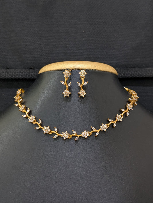 Minimalistic Leaf Choker Necklace set