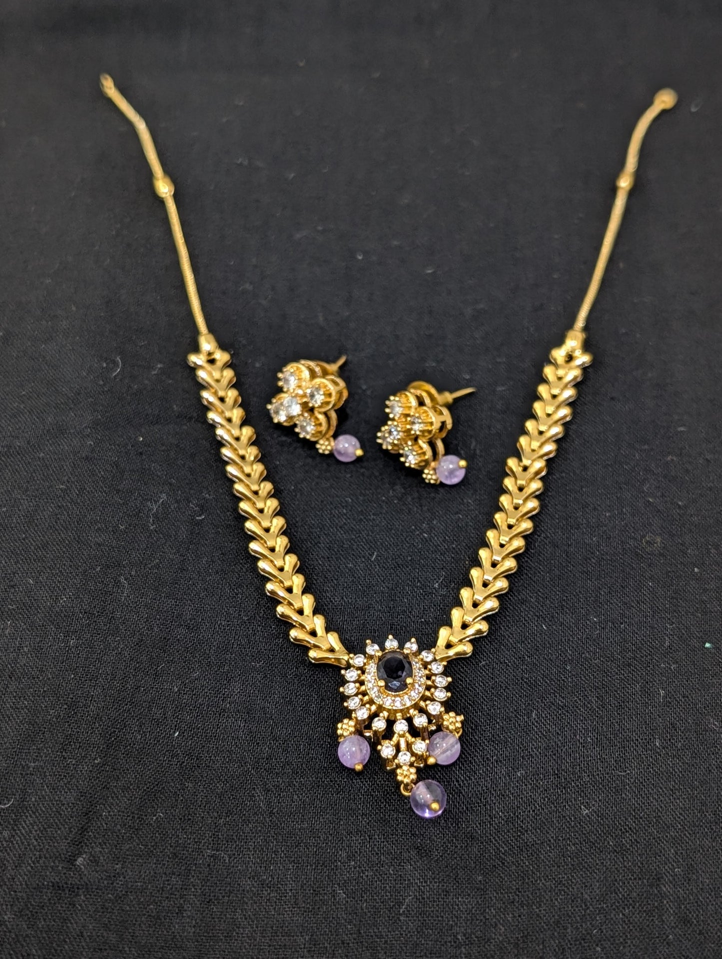 Minimalistic Oval Pendant Choker Necklace set