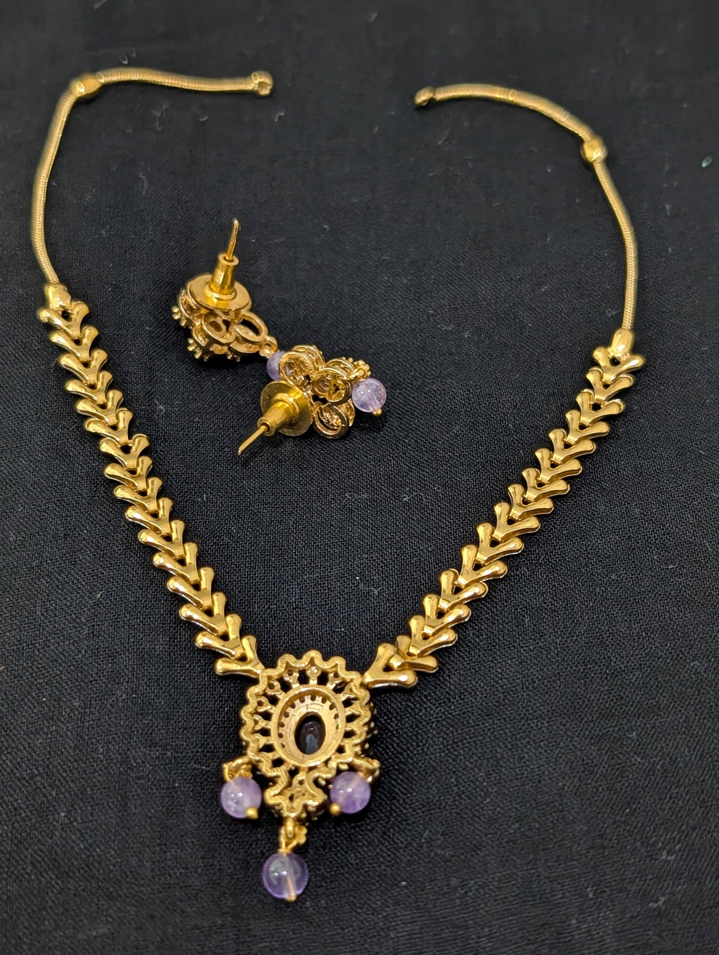 Minimalistic Oval Pendant Choker Necklace set