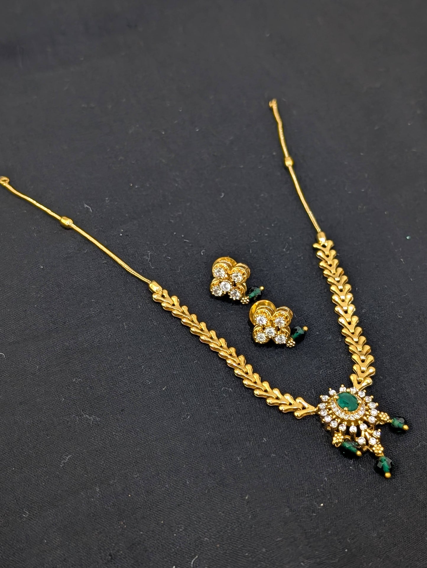 Minimalistic Oval Pendant Choker Necklace set