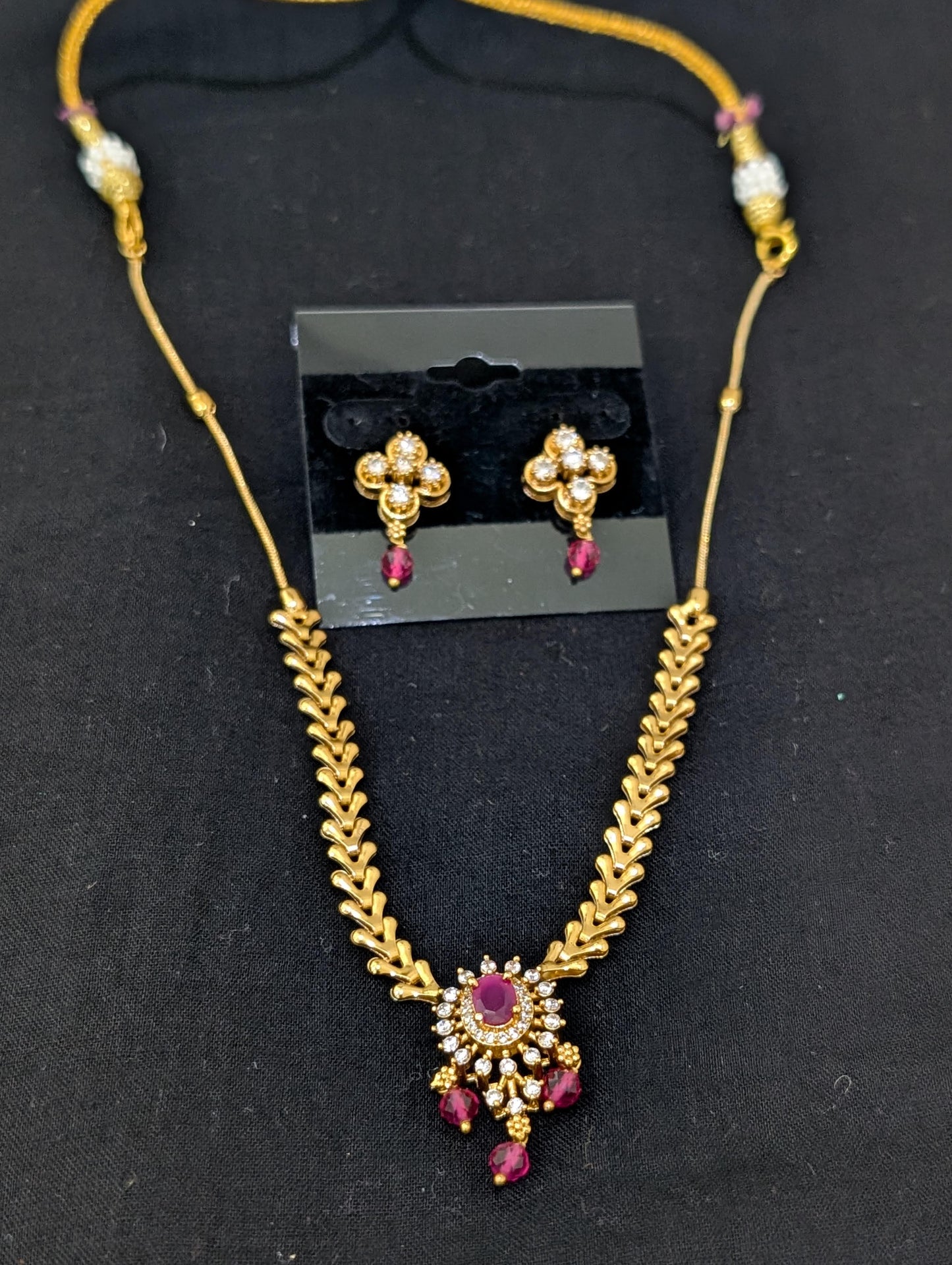 Minimalistic Oval Pendant Choker Necklace set