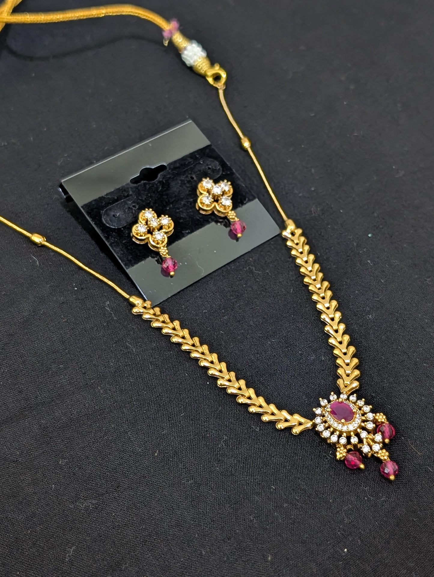 Minimalistic Oval Pendant Choker Necklace set