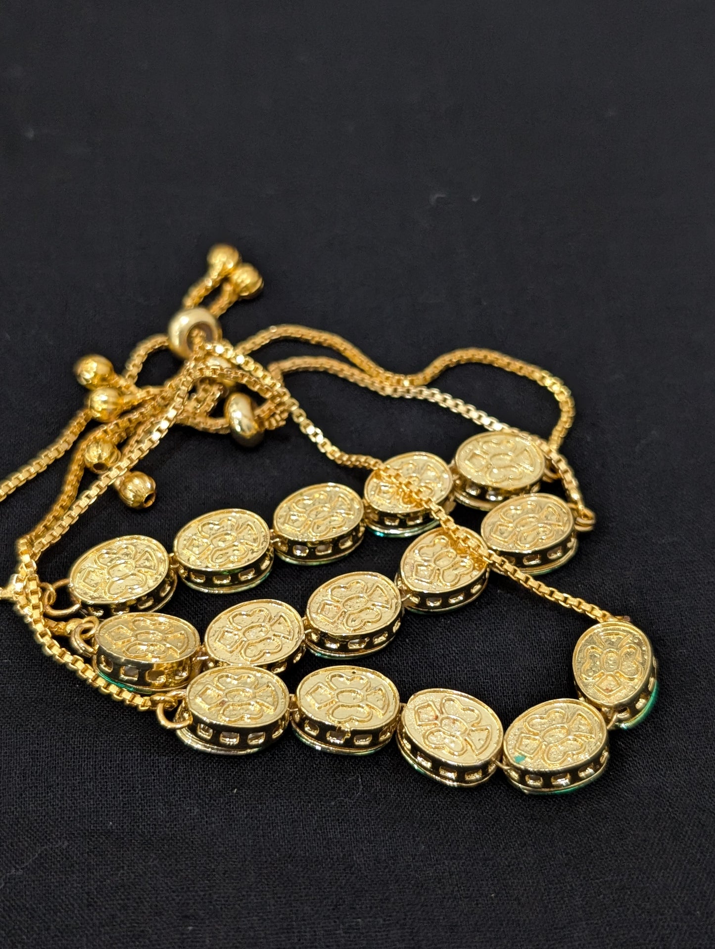 Oval Kundan Adjustable bracelet