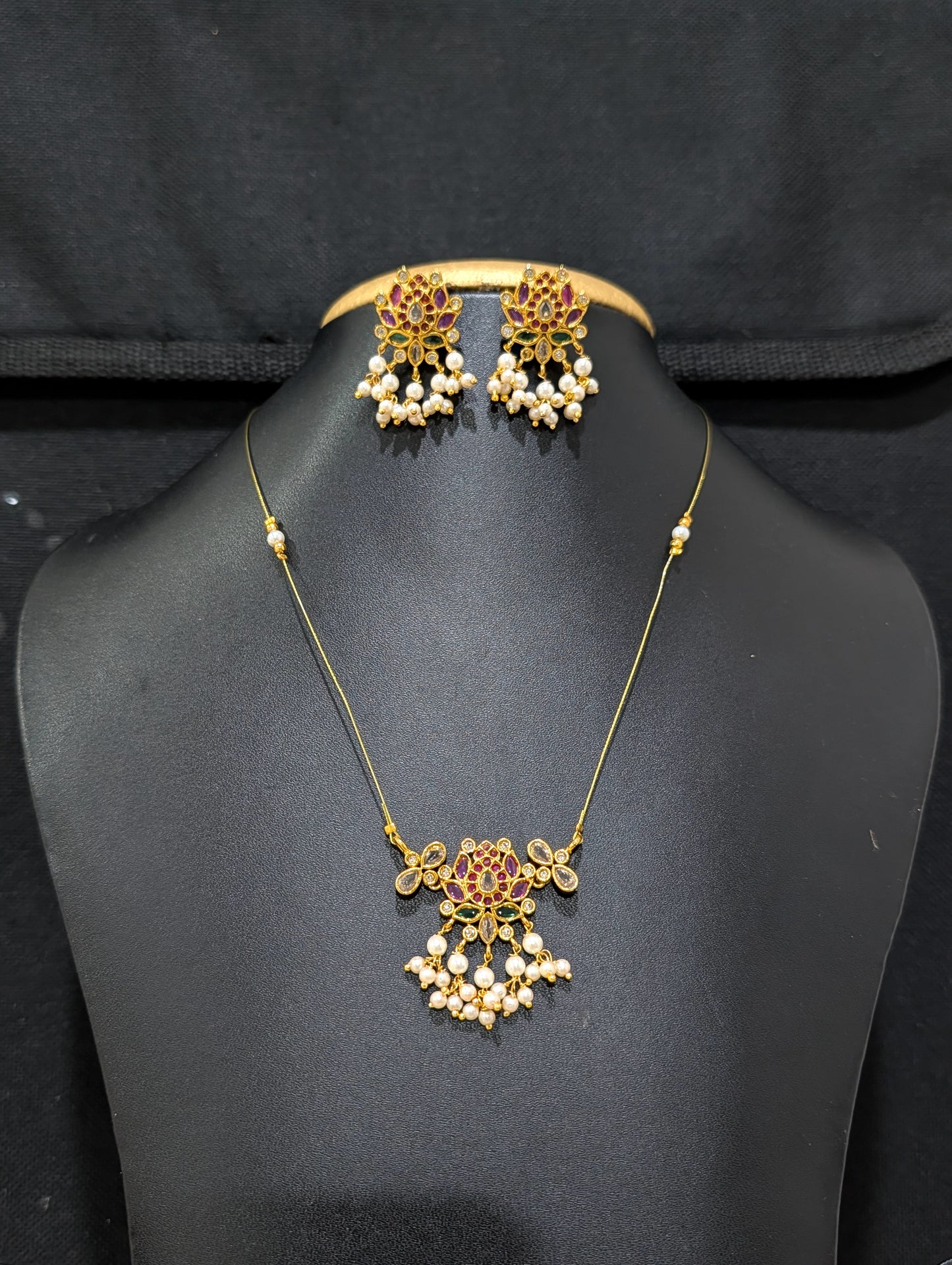 Minimalistic Choker Necklace set - D1