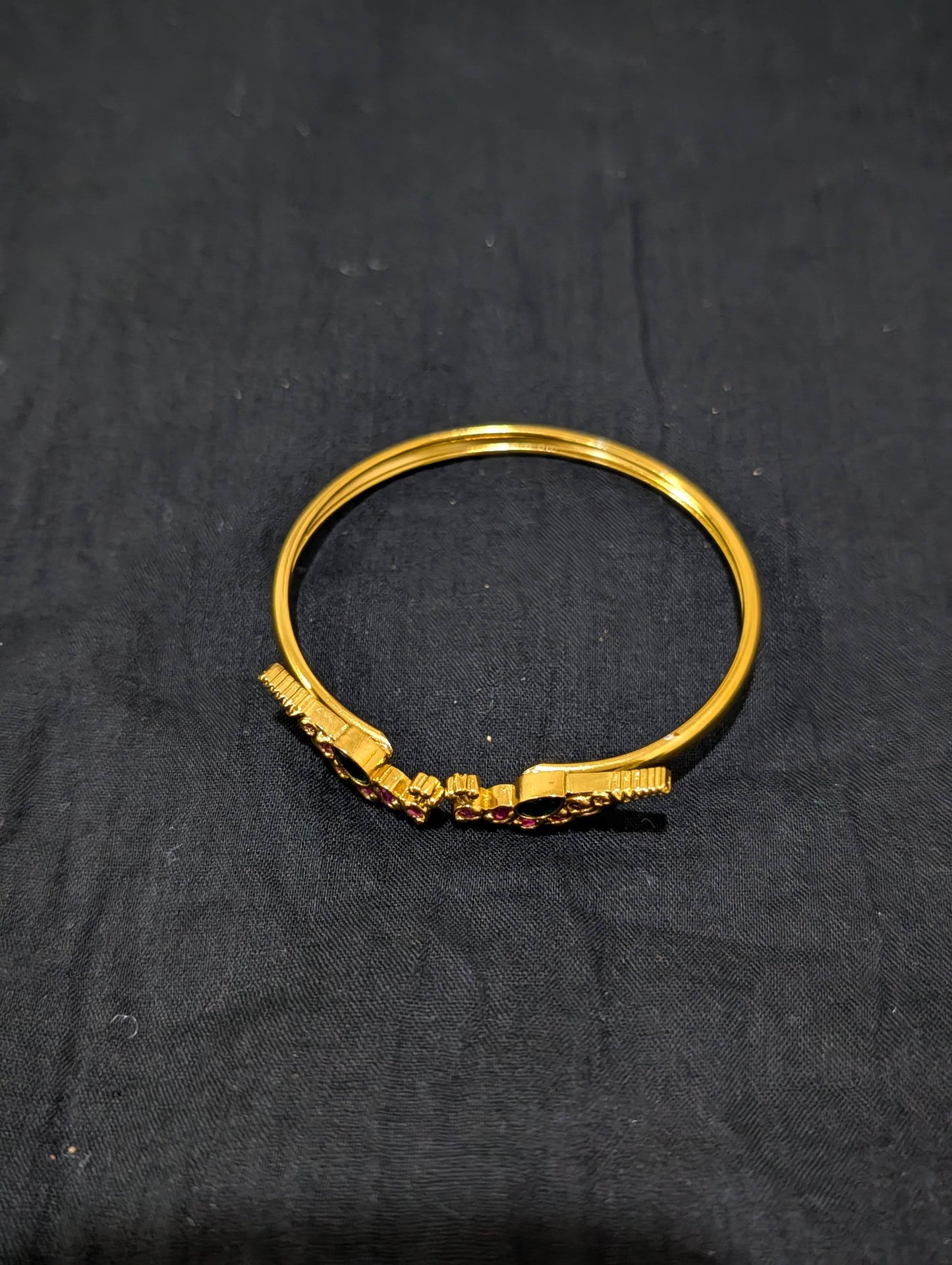 Bird design Kemp Flexible bangle bracelet