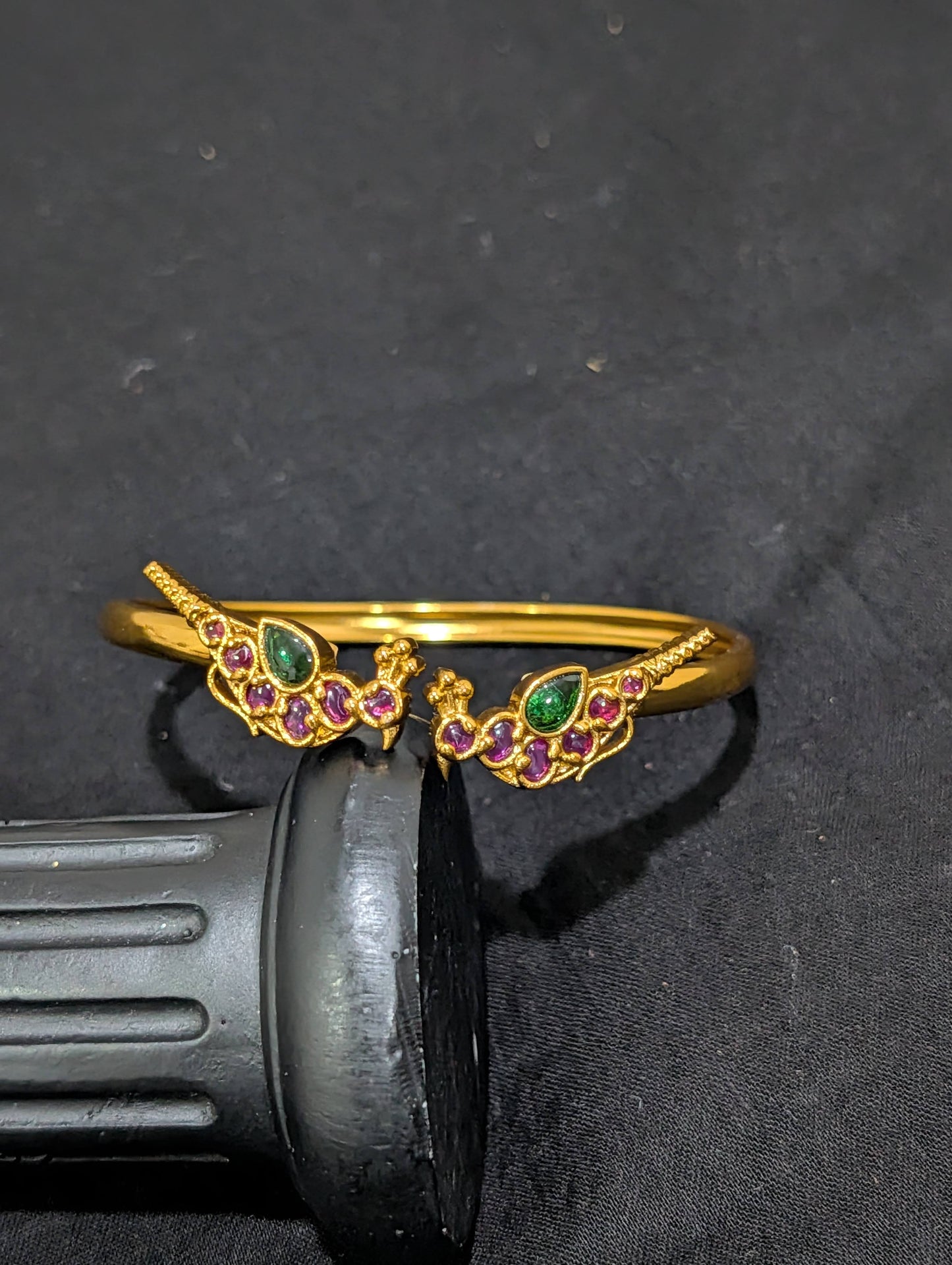 Bird design Kemp Flexible bangle bracelet